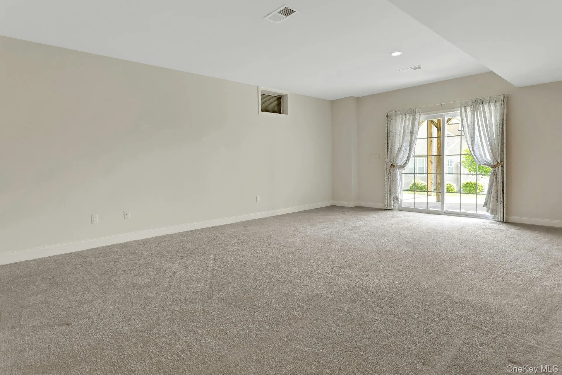 Very Spacious And Natural Light In Abundance Very Spacious And Natural Light In Abundance