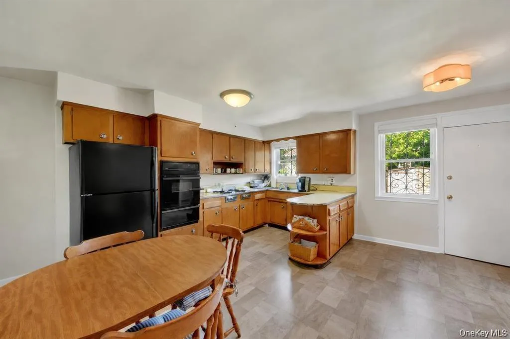 561 Logan Avenue, New York, NY, 3 Bedrooms Bedrooms, 4 Rooms Rooms,2 BathroomsBathrooms,Residential Lease,For Rent,Logan,0,1036140 561 Logan Avenue, New York, NY, 3 Bedrooms Bedrooms, 4 Rooms Rooms,2 BathroomsBathrooms,Residential Lease,For Rent,Logan,0,1036140