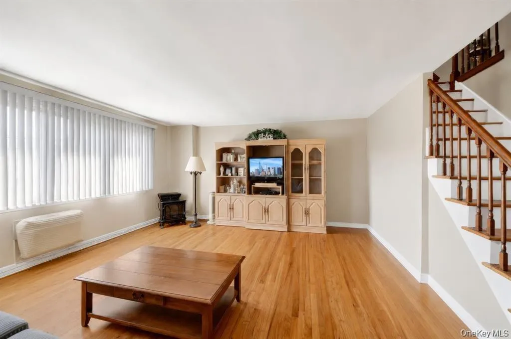 561 Logan Avenue, New York, NY, 3 Bedrooms Bedrooms, 4 Rooms Rooms,2 BathroomsBathrooms,Residential Lease,For Rent,Logan,0,1036140 561 Logan Avenue, New York, NY, 3 Bedrooms Bedrooms, 4 Rooms Rooms,2 BathroomsBathrooms,Residential Lease,For Rent,Logan,0,1036140