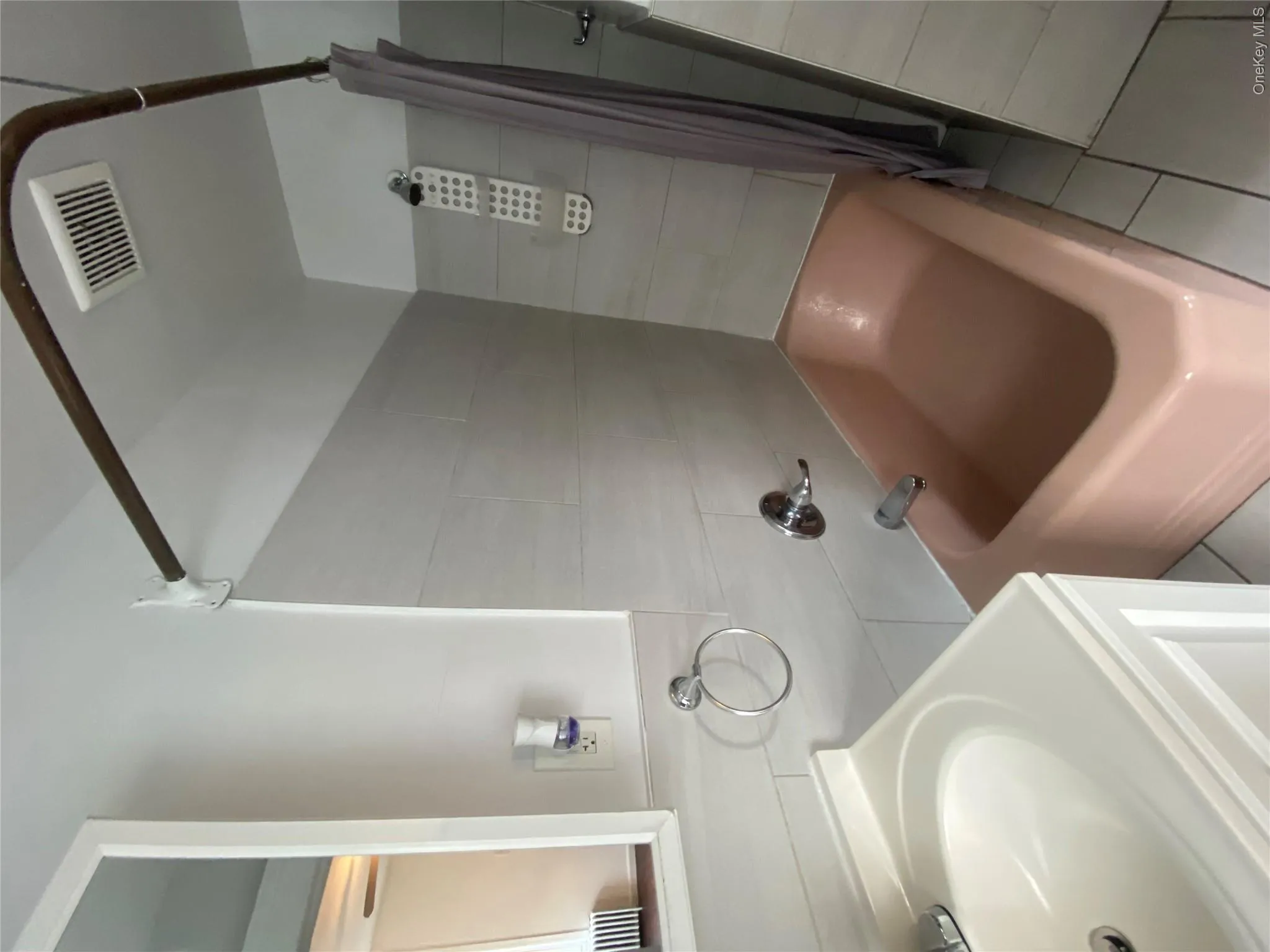 6728 FOREST AVE, New York, NY, 3 Bedrooms Bedrooms, 6 Rooms Rooms,1 BathroomBathrooms,Residential Lease,For Rent,FOREST AVE,0,1036142 6728 FOREST AVE, New York, NY, 3 Bedrooms Bedrooms, 6 Rooms Rooms,1 BathroomBathrooms,Residential Lease,For Rent,FOREST AVE,0,1036142