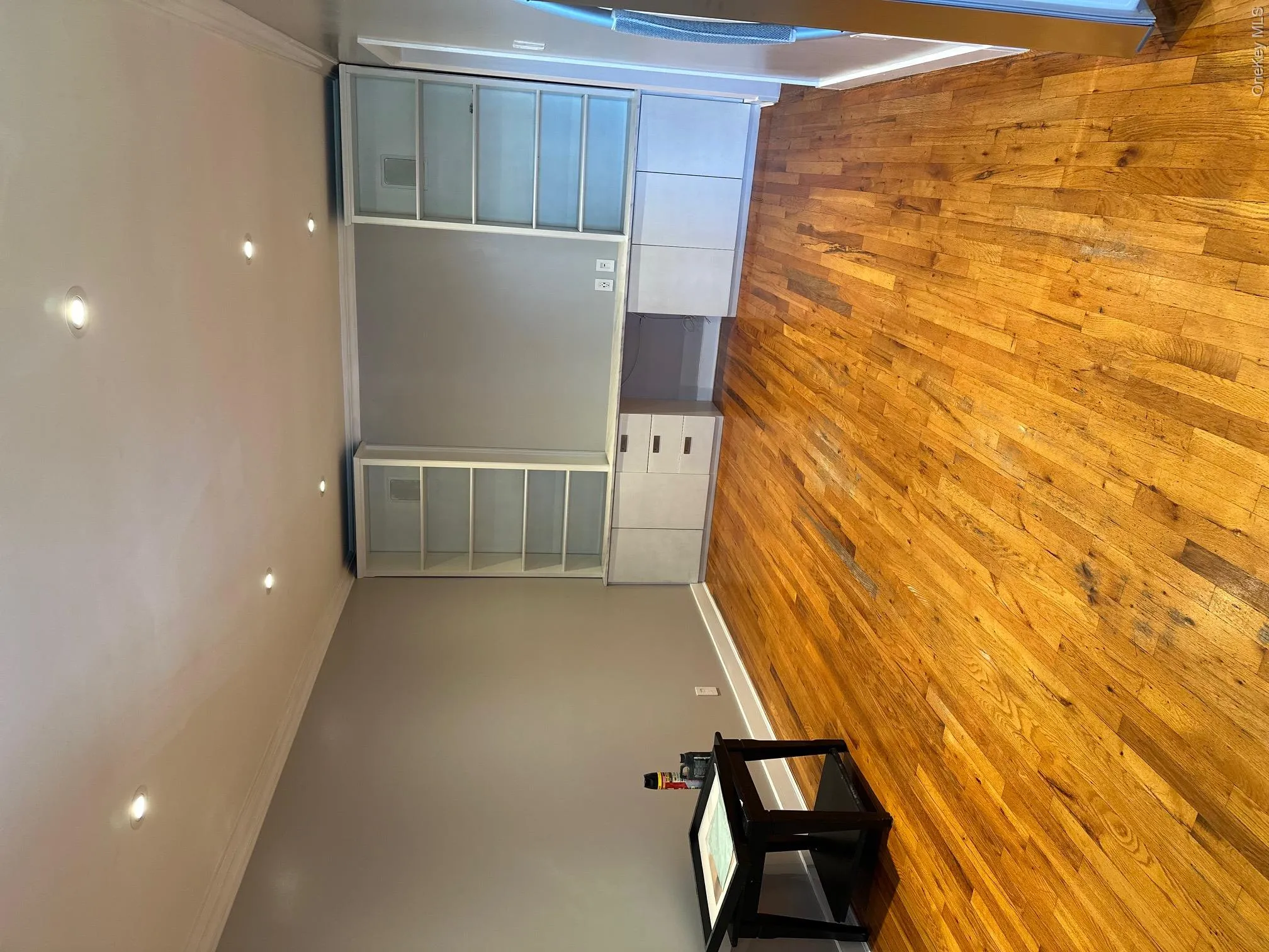 Wood floor flooring. Wood floor flooring.