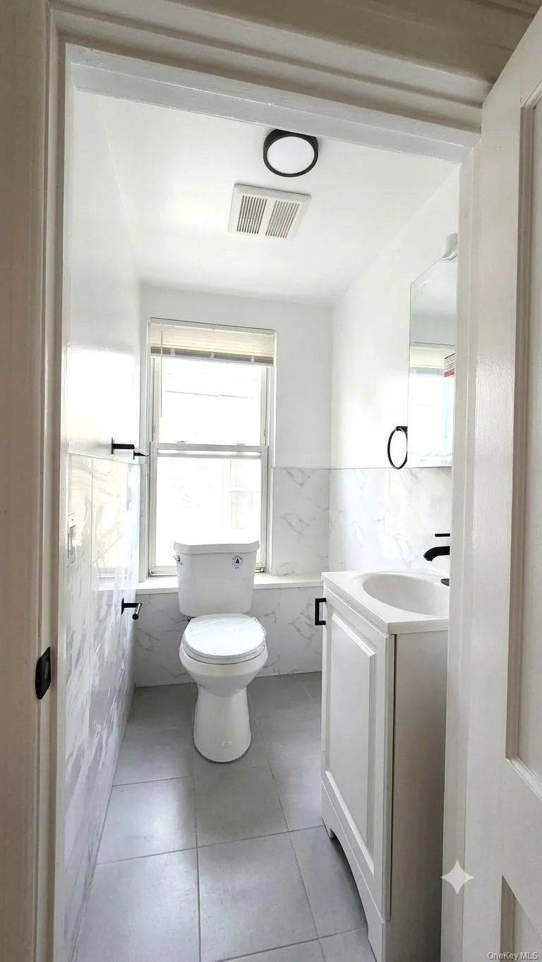1/2 bath 1/2 bath