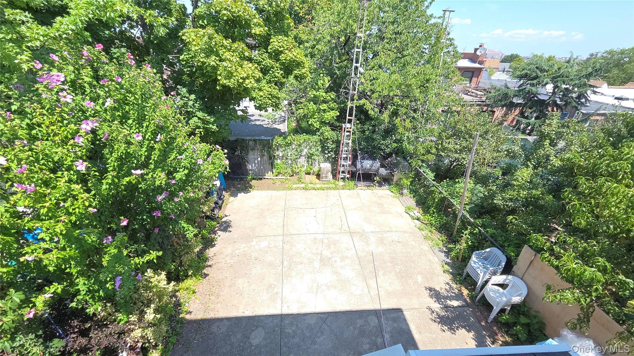 Share use of backyard with first floor Share use of backyard with first floor