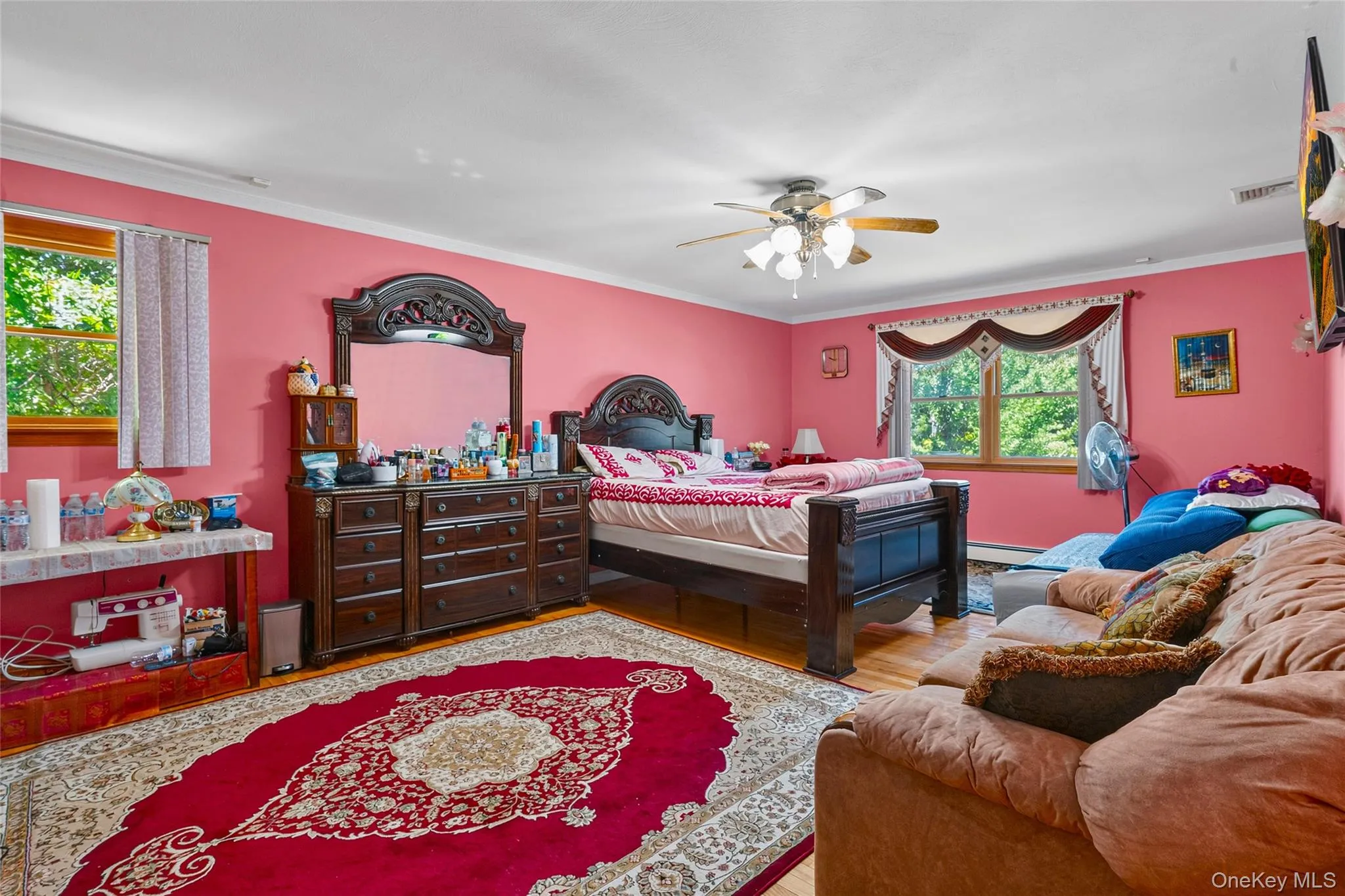 Master bedroom.. Master bedroom..