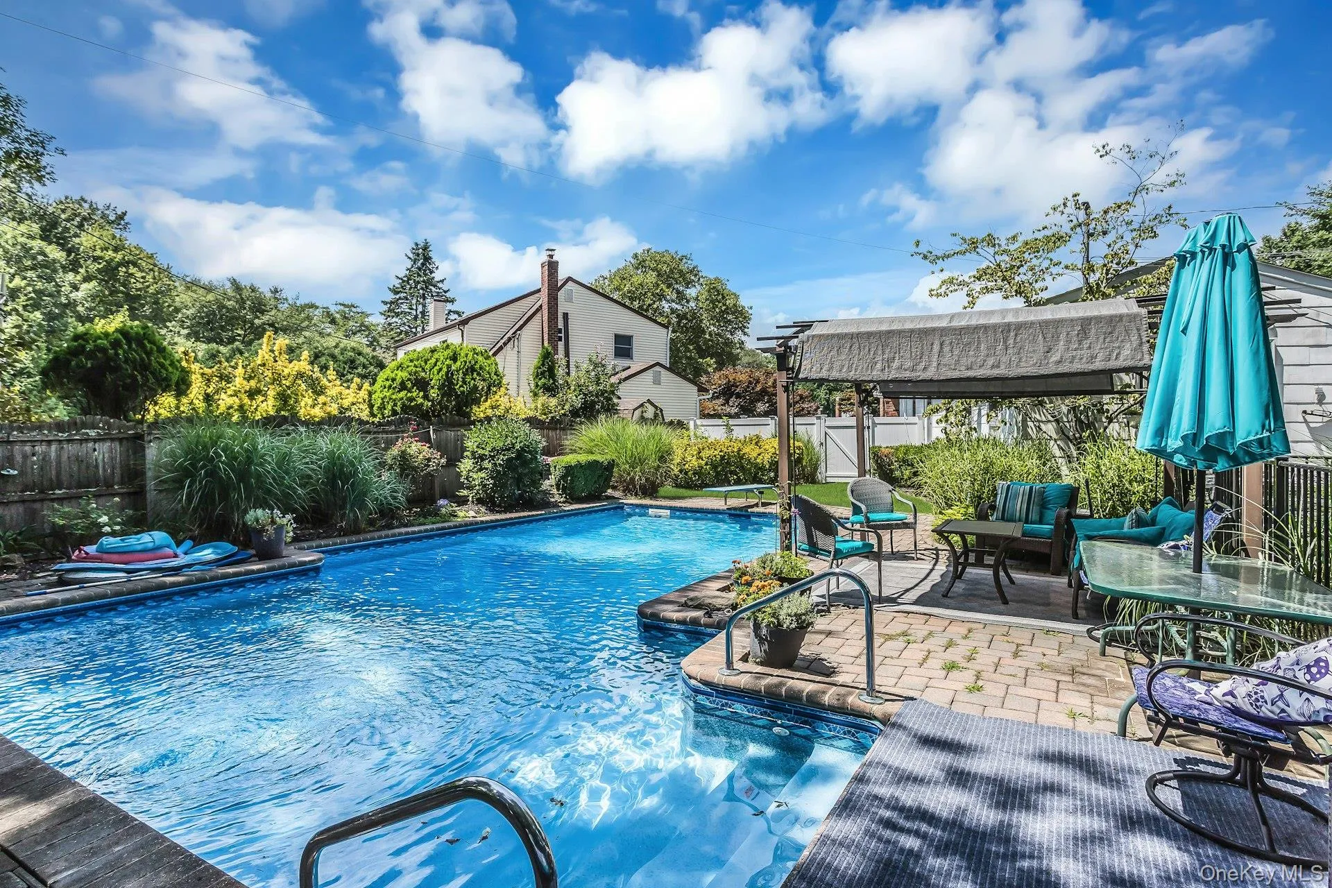 58 Crescent Place, Smithtown, NY, 4 Bedrooms Bedrooms, 8 Rooms Rooms,3 BathroomsBathrooms,Residential,For Rent,Crescent,0,1036165 58 Crescent Place, Smithtown, NY, 4 Bedrooms Bedrooms, 8 Rooms Rooms,3 BathroomsBathrooms,Residential,For Rent,Crescent,0,1036165