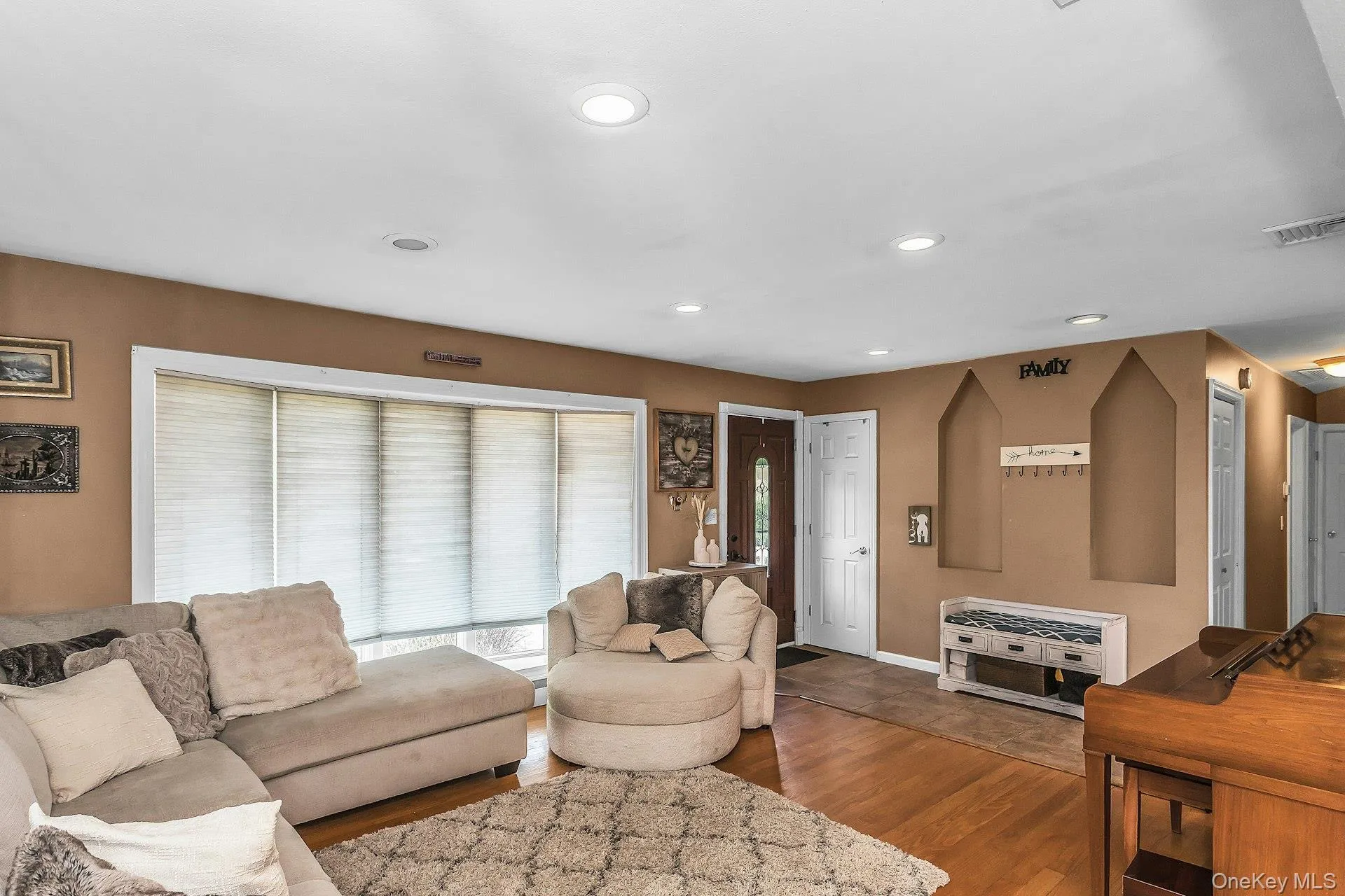 58 Crescent Place, Smithtown, NY, 4 Bedrooms Bedrooms, 8 Rooms Rooms,3 BathroomsBathrooms,Residential,For Rent,Crescent,0,1036165 58 Crescent Place, Smithtown, NY, 4 Bedrooms Bedrooms, 8 Rooms Rooms,3 BathroomsBathrooms,Residential,For Rent,Crescent,0,1036165