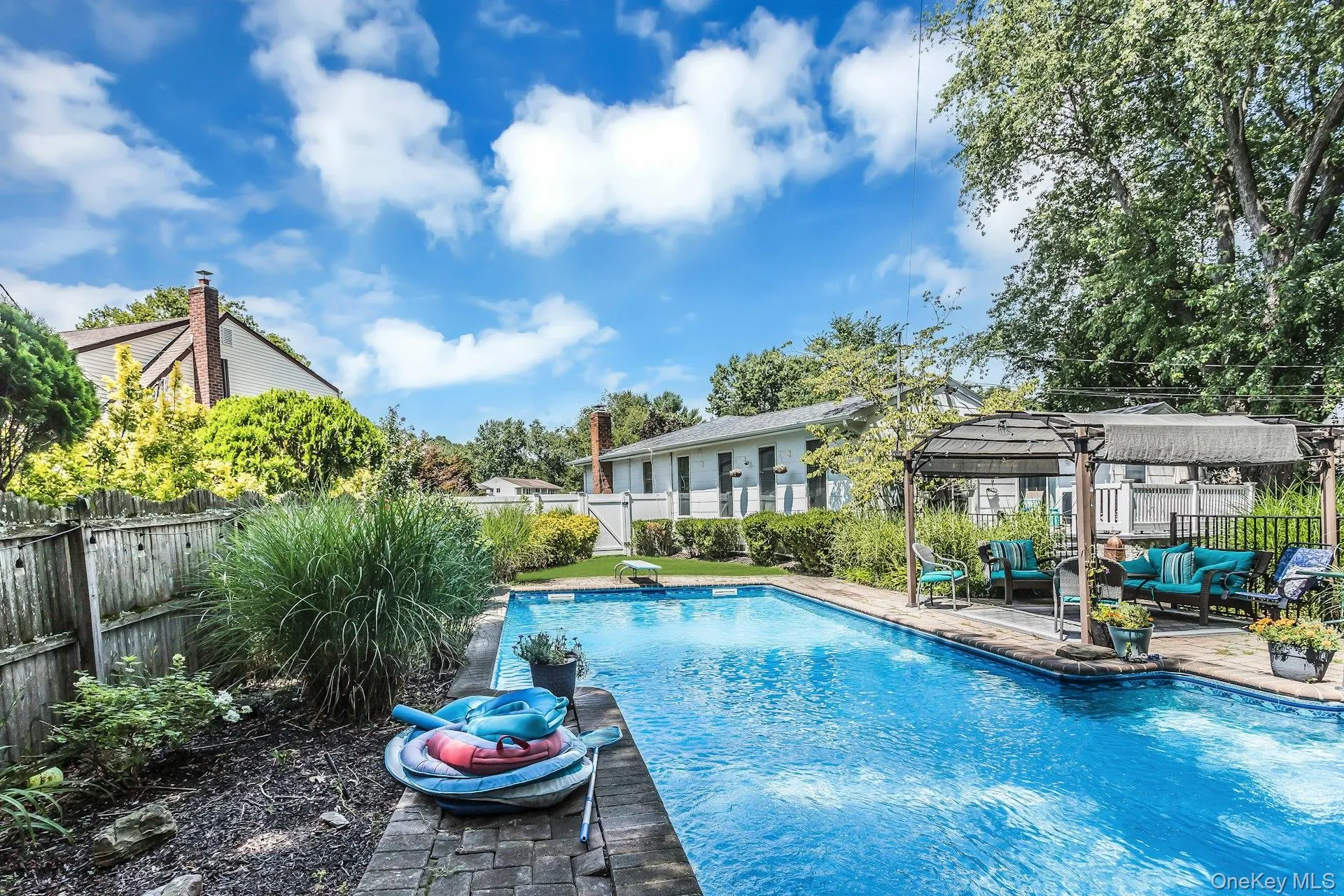 58 Crescent Place, Smithtown, NY, 4 Bedrooms Bedrooms, 8 Rooms Rooms,3 BathroomsBathrooms,Residential,For Rent,Crescent,0,1036165 58 Crescent Place, Smithtown, NY, 4 Bedrooms Bedrooms, 8 Rooms Rooms,3 BathroomsBathrooms,Residential,For Rent,Crescent,0,1036165
