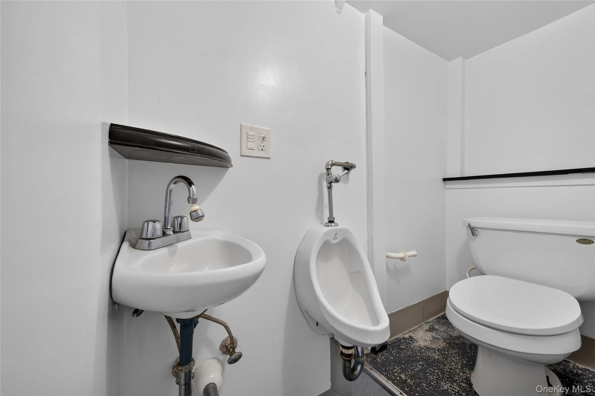 3 Lee Place, Brookhaven, NY, 5 Bedrooms Bedrooms, 7 Rooms Rooms,3 BathroomsBathrooms,Residential,For Rent,Lee,0,1036168 3 Lee Place, Brookhaven, NY, 5 Bedrooms Bedrooms, 7 Rooms Rooms,3 BathroomsBathrooms,Residential,For Rent,Lee,0,1036168