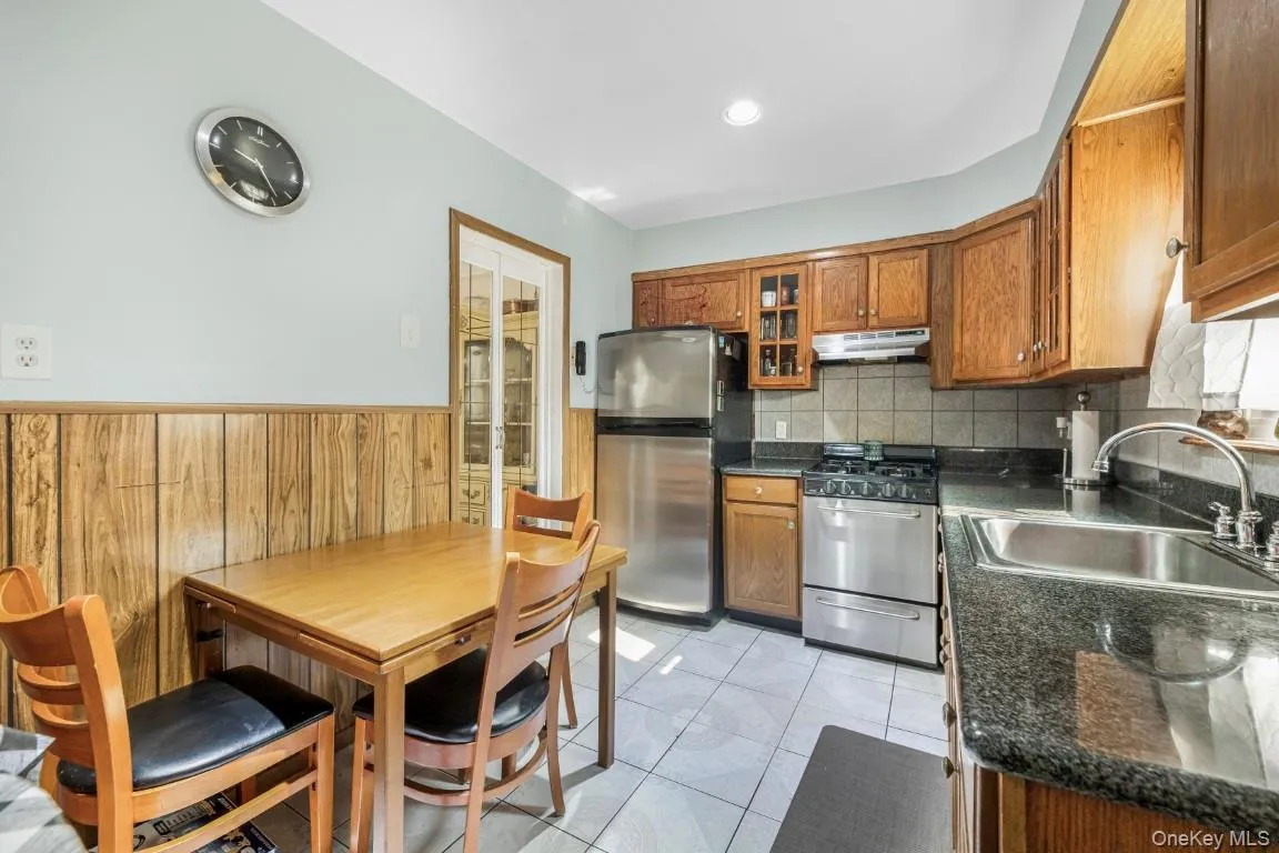 1363 Albany Avenue, New York, NY, 3 Bedrooms Bedrooms, 7 Rooms Rooms,2 BathroomsBathrooms,Residential,For Rent,Albany,0,1036171 1363 Albany Avenue, New York, NY, 3 Bedrooms Bedrooms, 7 Rooms Rooms,2 BathroomsBathrooms,Residential,For Rent,Albany,0,1036171
