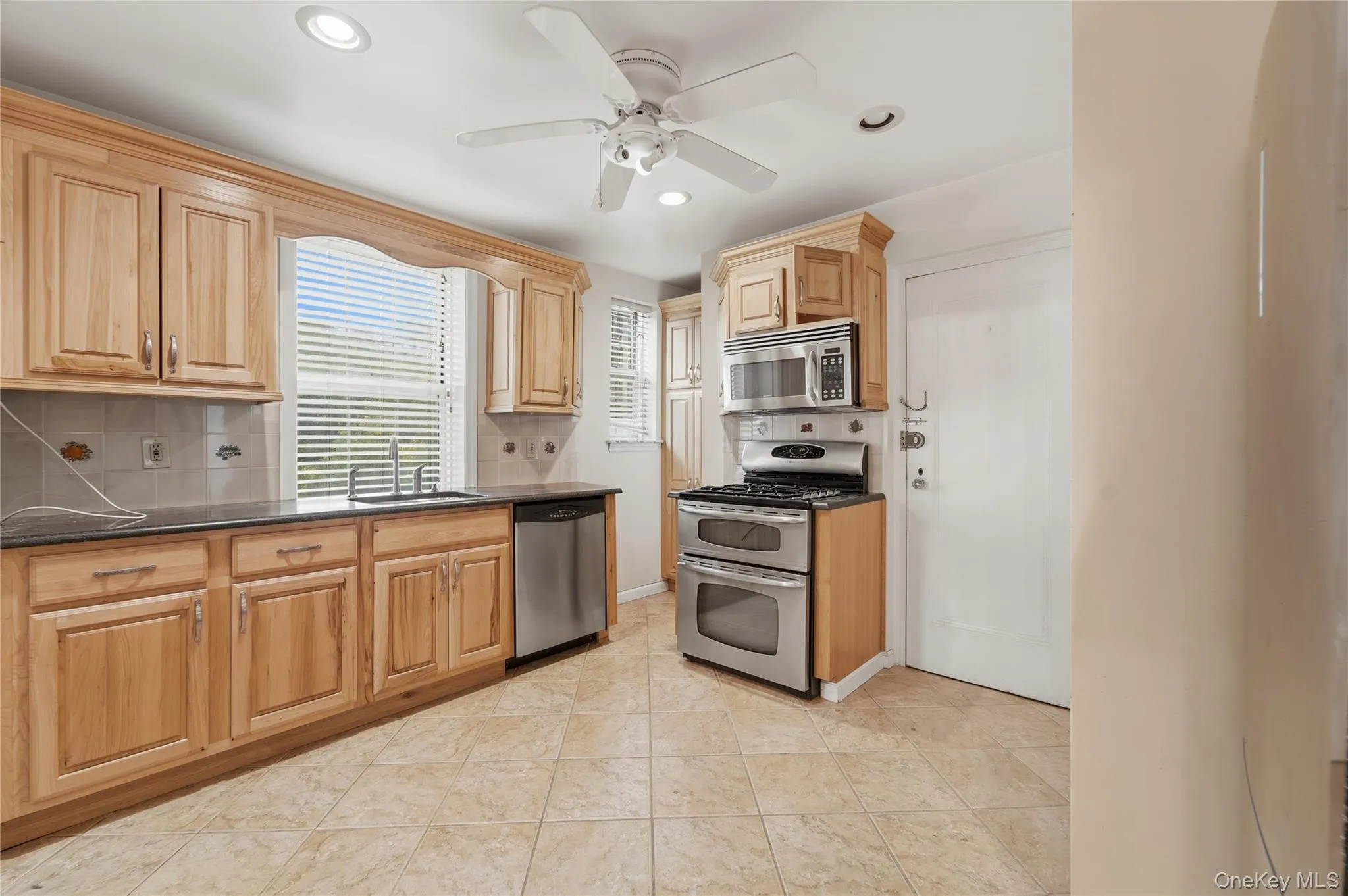 2 Park Lane, Mount Vernon, NY, 2 Bedrooms Bedrooms, 5 Rooms Rooms,2 BathroomsBathrooms,Residential,For Rent,Park,0,1036176 2 Park Lane, Mount Vernon, NY, 2 Bedrooms Bedrooms, 5 Rooms Rooms,2 BathroomsBathrooms,Residential,For Rent,Park,0,1036176