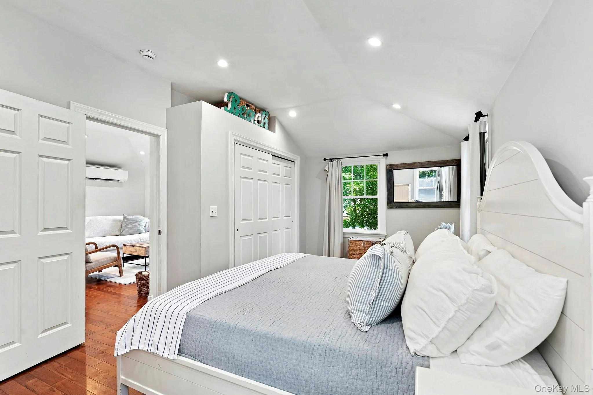22 Matthews Drive, Southampton, NY, 1 Bedroom Bedrooms, 4 Rooms Rooms,1 BathroomBathrooms,Residential,For Rent,Matthews,0,1036186 22 Matthews Drive, Southampton, NY, 1 Bedroom Bedrooms, 4 Rooms Rooms,1 BathroomBathrooms,Residential,For Rent,Matthews,0,1036186