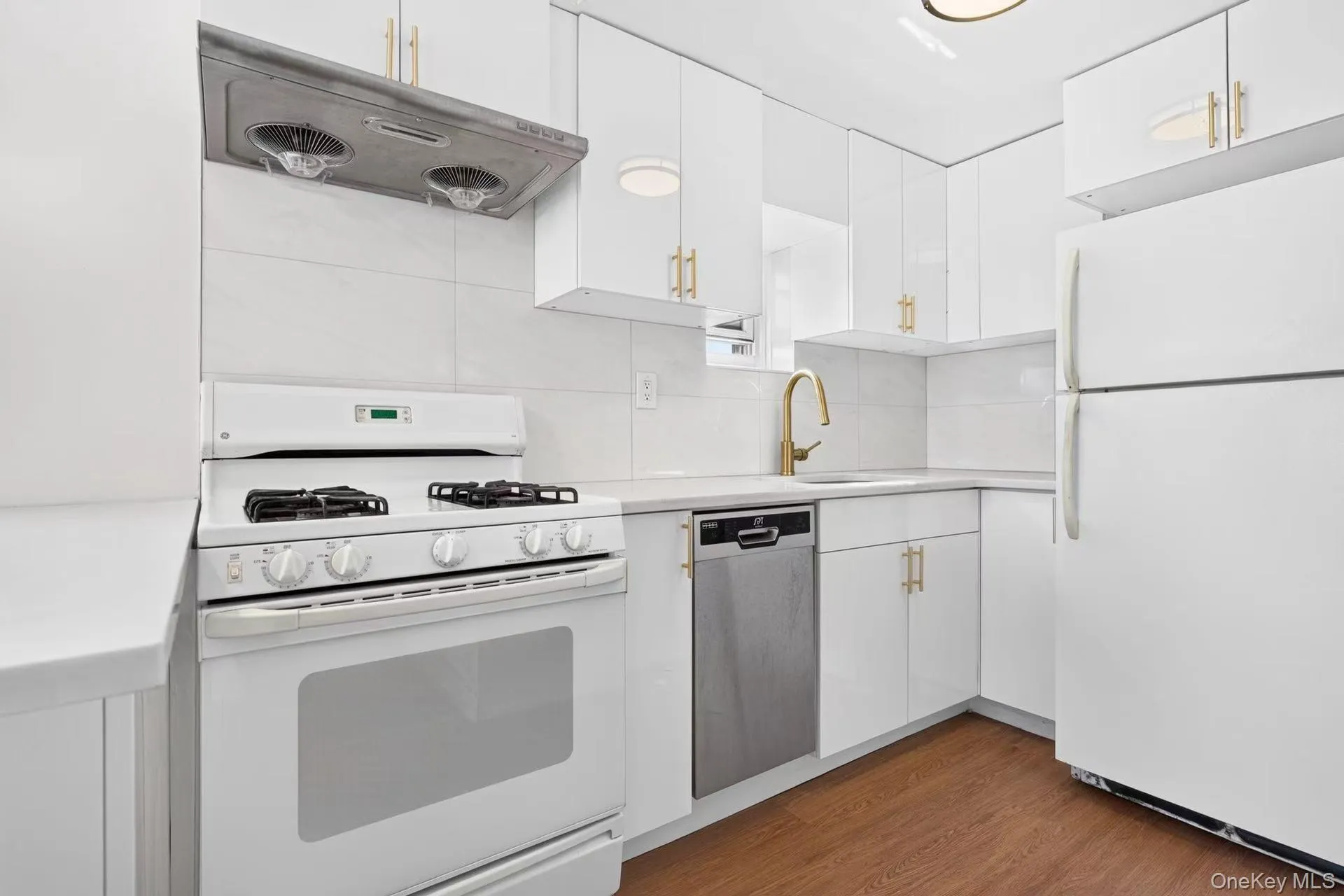 14468 38th Avenue, New York, NY, 2 Bedrooms Bedrooms, 4 Rooms Rooms,1 BathroomBathrooms,Residential,For Rent,38th,0,1036189 14468 38th Avenue, New York, NY, 2 Bedrooms Bedrooms, 4 Rooms Rooms,1 BathroomBathrooms,Residential,For Rent,38th,0,1036189