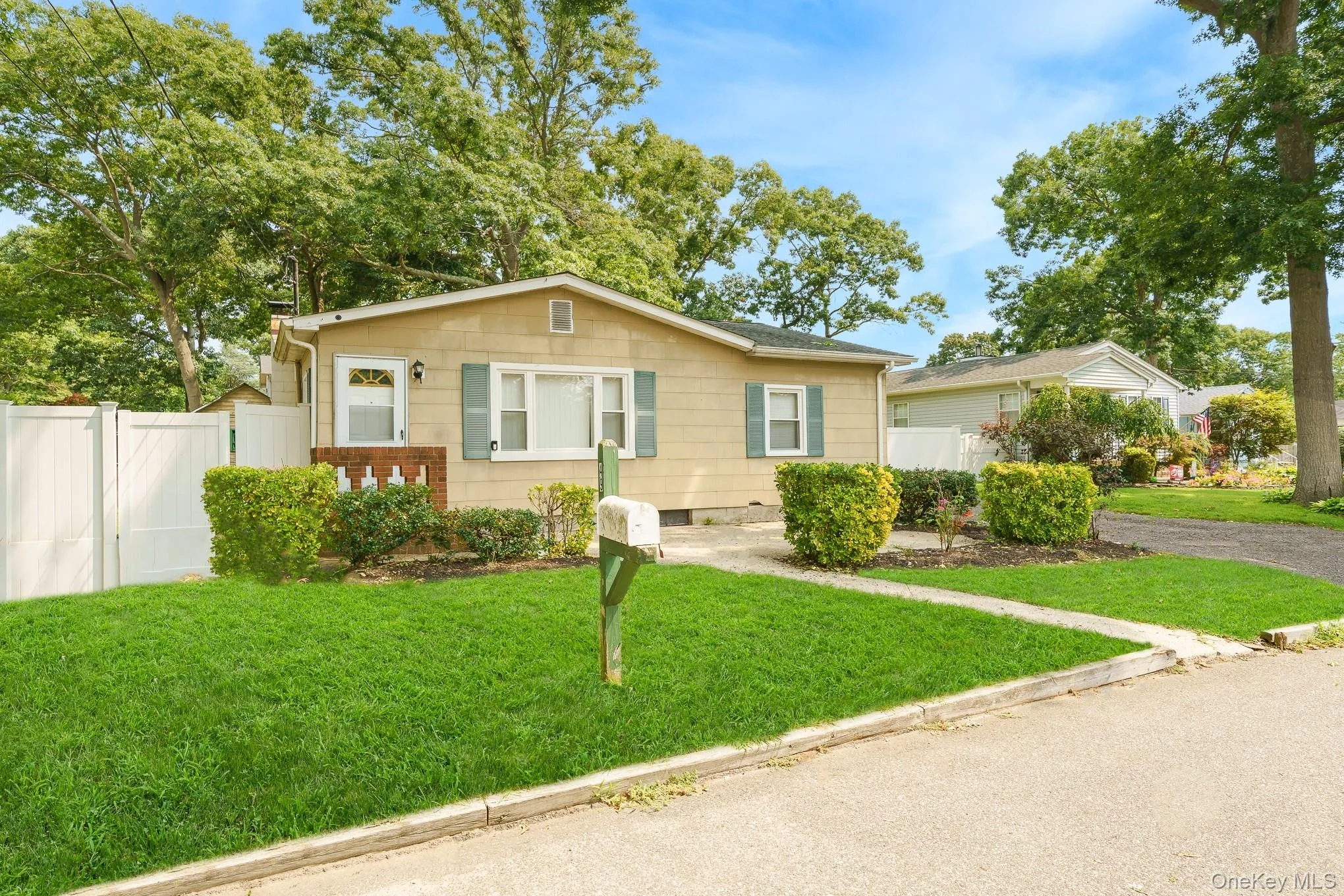 49 Salem Street, Brookhaven, NY, 3 Bedrooms Bedrooms, 6 Rooms Rooms,1 BathroomBathrooms,Residential,For Rent,Salem,0,1036195 49 Salem Street, Brookhaven, NY, 3 Bedrooms Bedrooms, 6 Rooms Rooms,1 BathroomBathrooms,Residential,For Rent,Salem,0,1036195
