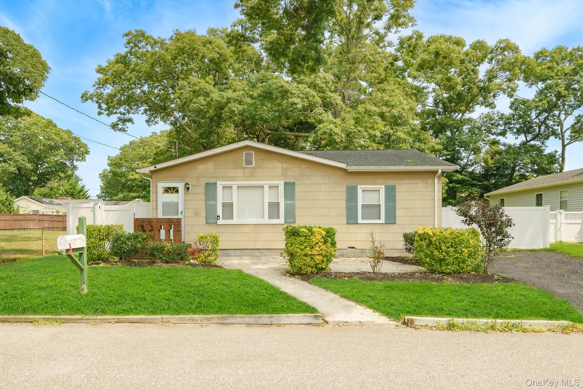 49 Salem Street, Brookhaven, NY, 3 Bedrooms Bedrooms, 6 Rooms Rooms,1 BathroomBathrooms,Residential,For Rent,Salem,0,1036195 49 Salem Street, Brookhaven, NY, 3 Bedrooms Bedrooms, 6 Rooms Rooms,1 BathroomBathrooms,Residential,For Rent,Salem,0,1036195