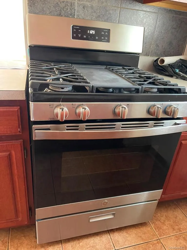 36 Howard Avenue, New York, NY, 2 Bedrooms Bedrooms, 4 Rooms Rooms,1 BathroomBathrooms,Residential Lease,For Rent,Howard,0,1036210 36 Howard Avenue, New York, NY, 2 Bedrooms Bedrooms, 4 Rooms Rooms,1 BathroomBathrooms,Residential Lease,For Rent,Howard,0,1036210