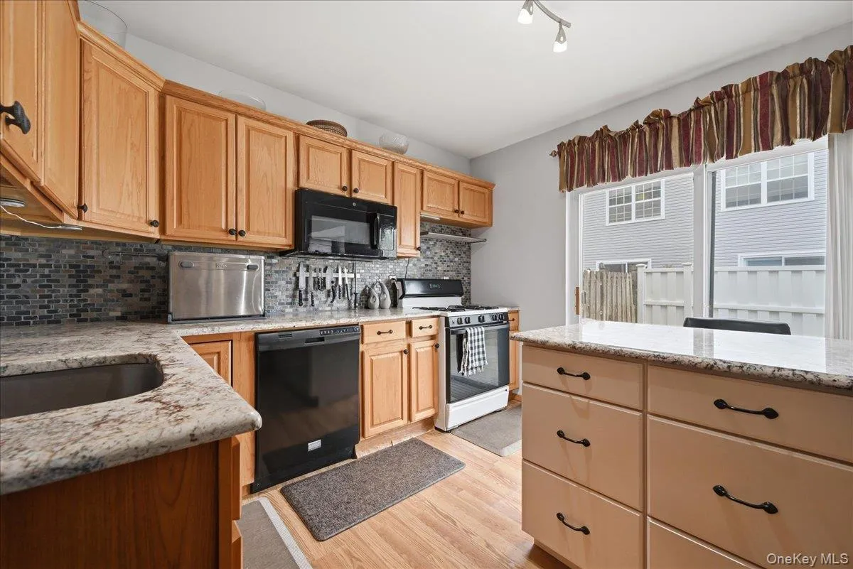 10 Casey Lane, Brookhaven, NY, 2 Bedrooms Bedrooms, 6 Rooms Rooms,2 BathroomsBathrooms,Residential,For Rent,Casey,0,1036211 10 Casey Lane, Brookhaven, NY, 2 Bedrooms Bedrooms, 6 Rooms Rooms,2 BathroomsBathrooms,Residential,For Rent,Casey,0,1036211