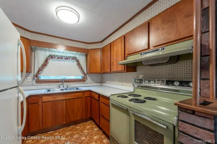 463 Main Street, Saugerties, NY, 4 Bedrooms Bedrooms, 8 Rooms Rooms,2 BathroomsBathrooms,Residential,For Rent,Main,0,1036223 463 Main Street, Saugerties, NY, 4 Bedrooms Bedrooms, 8 Rooms Rooms,2 BathroomsBathrooms,Residential,For Rent,Main,0,1036223