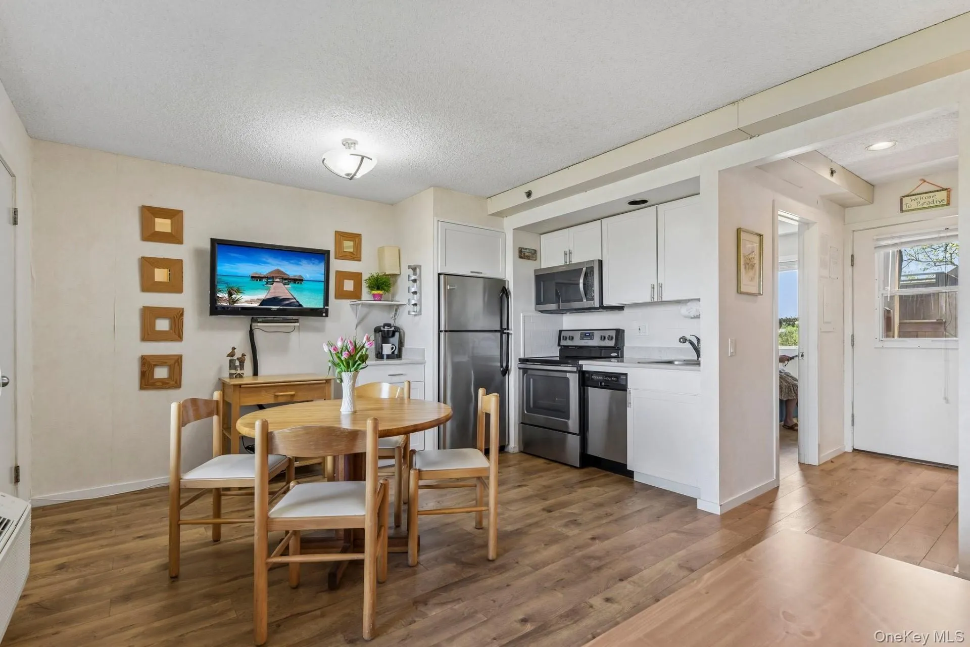 2004 Montauk Highway, East Hampton, NY, 1 Bedroom Bedrooms, 3 Rooms Rooms,1 BathroomBathrooms,Residential,For Rent,Montauk,0,1036228 2004 Montauk Highway, East Hampton, NY, 1 Bedroom Bedrooms, 3 Rooms Rooms,1 BathroomBathrooms,Residential,For Rent,Montauk,0,1036228