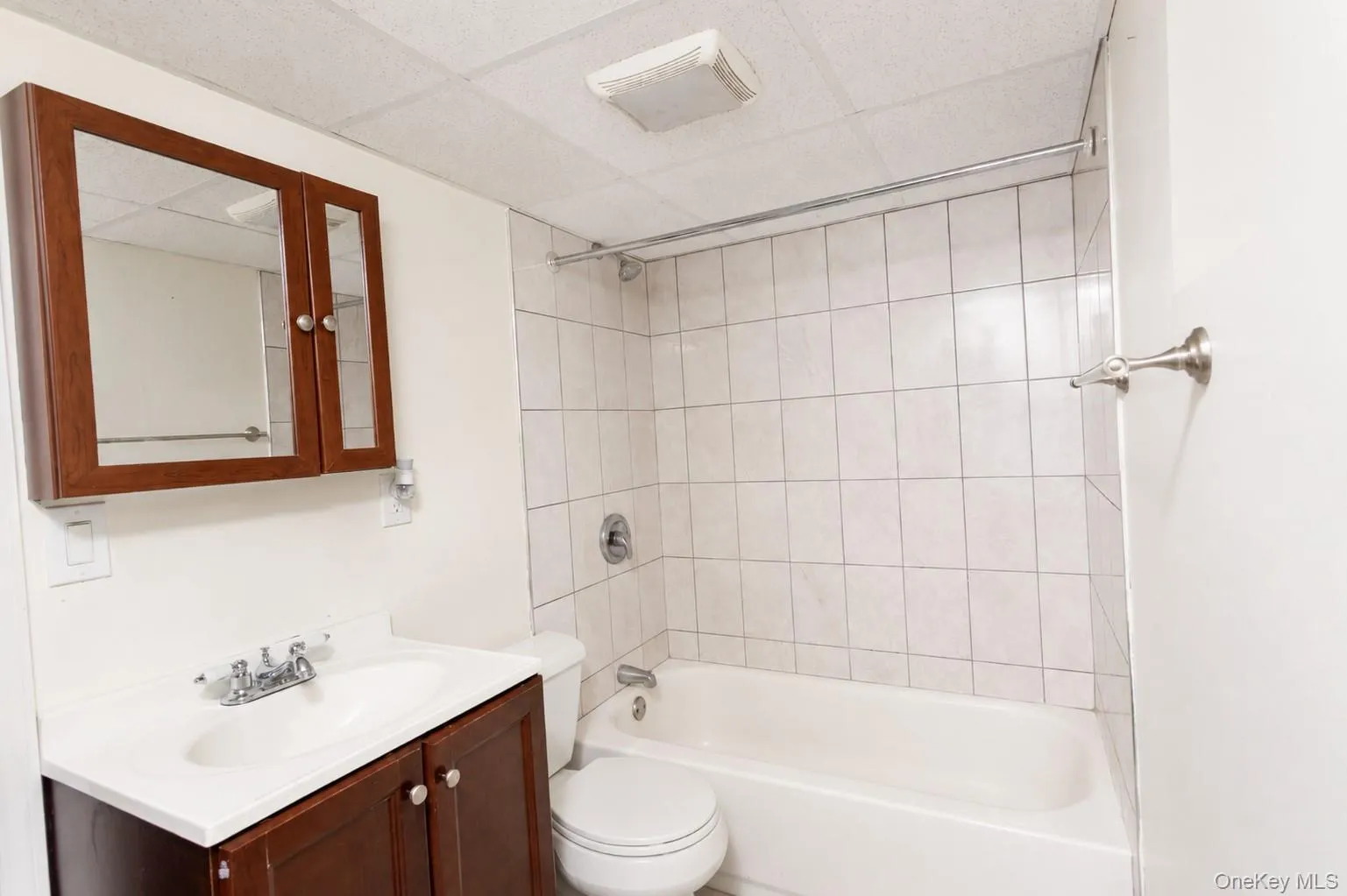 132 48th Street, Babylon, NY, 3 Bedrooms Bedrooms, 5 Rooms Rooms,1 BathroomBathrooms,Residential,For Rent,48th,0,1036229 132 48th Street, Babylon, NY, 3 Bedrooms Bedrooms, 5 Rooms Rooms,1 BathroomBathrooms,Residential,For Rent,48th,0,1036229