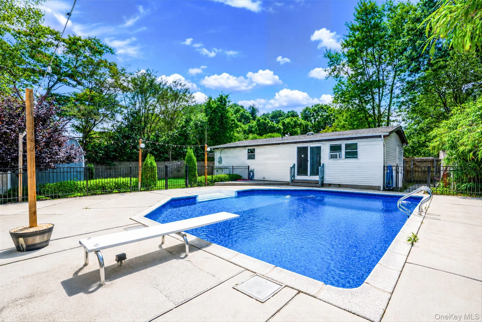 117 Broadway, Brookhaven, NY, 3 Bedrooms Bedrooms, 7 Rooms Rooms,1 BathroomBathrooms,Residential,For Rent,Broadway,0,1036230 117 Broadway, Brookhaven, NY, 3 Bedrooms Bedrooms, 7 Rooms Rooms,1 BathroomBathrooms,Residential,For Rent,Broadway,0,1036230