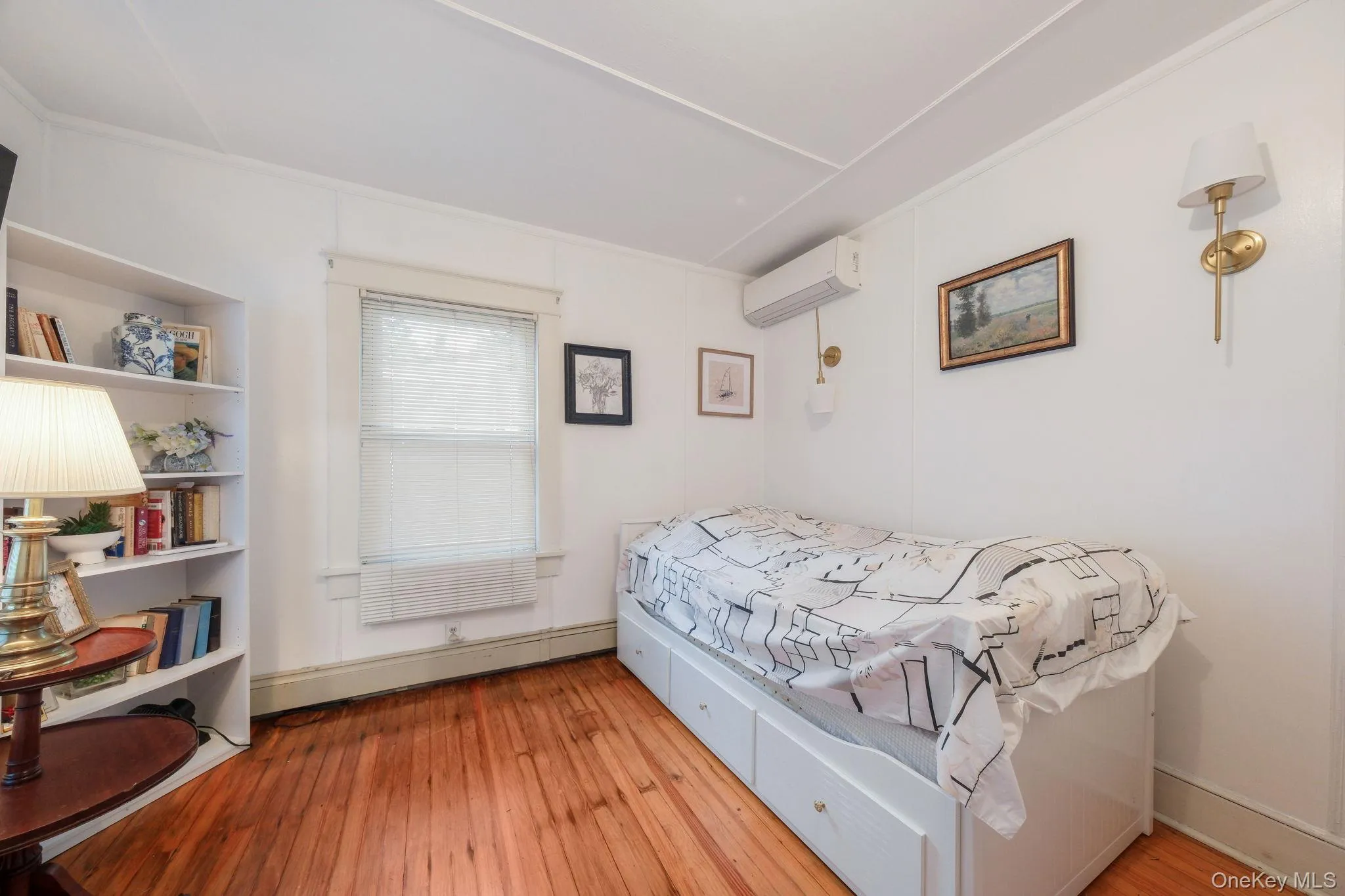 Bedroom. Bedroom.