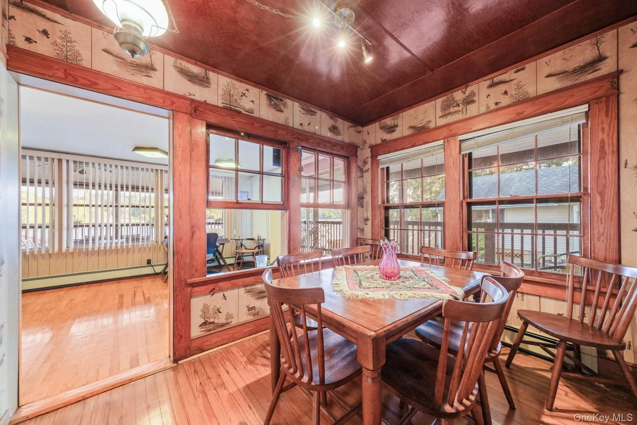 Diningroom. Diningroom.
