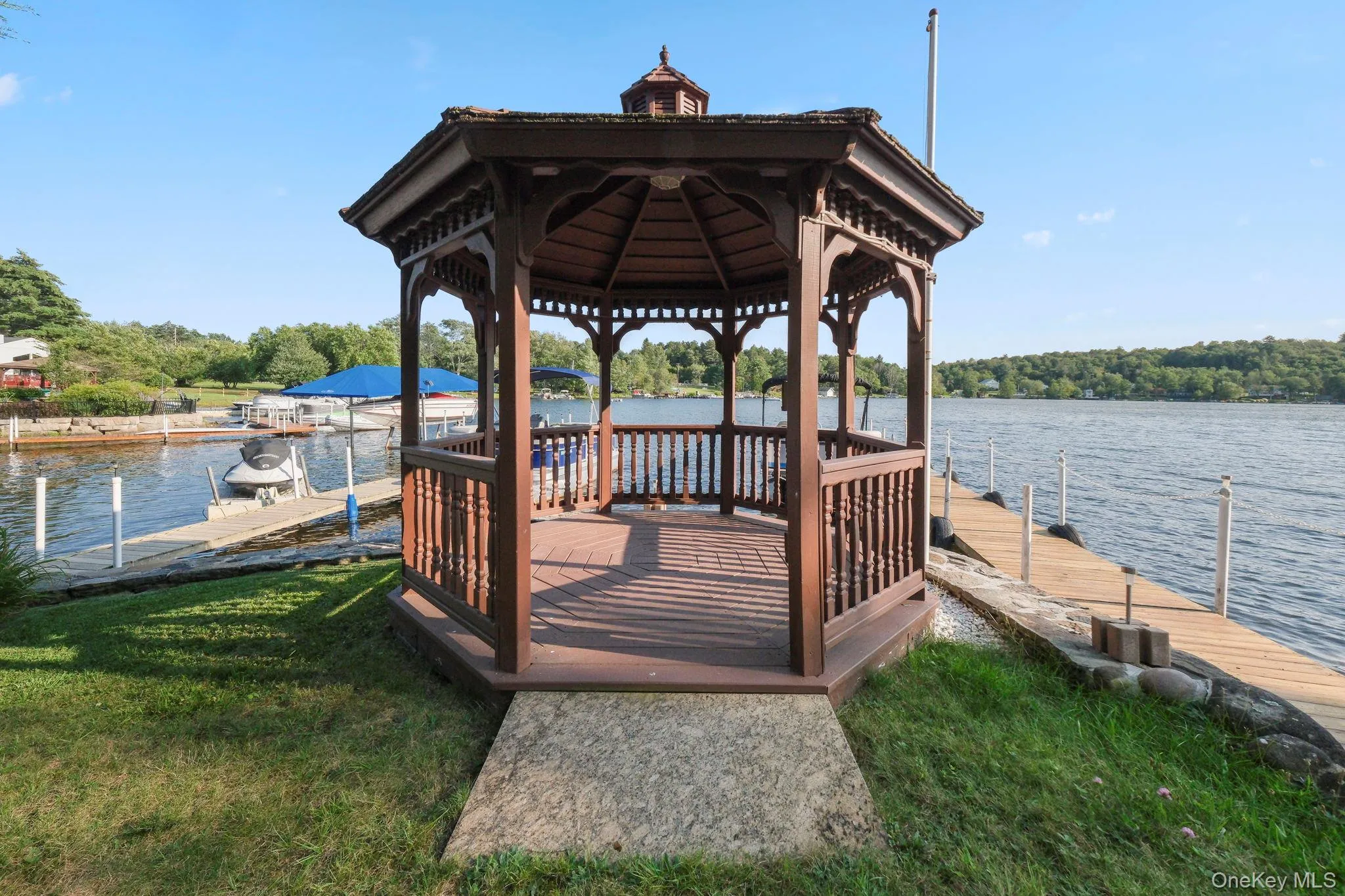 Gazebo. Gazebo.