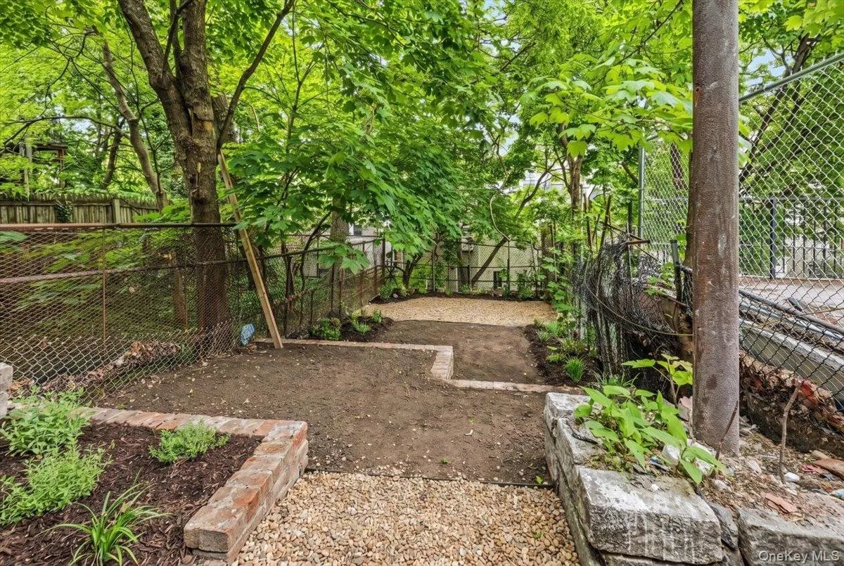 2050 Ryer Avenue, New York, NY, 4 Bedrooms Bedrooms, 7 Rooms Rooms,3 BathroomsBathrooms,Residential,For Rent,Ryer,0,1036237 2050 Ryer Avenue, New York, NY, 4 Bedrooms Bedrooms, 7 Rooms Rooms,3 BathroomsBathrooms,Residential,For Rent,Ryer,0,1036237