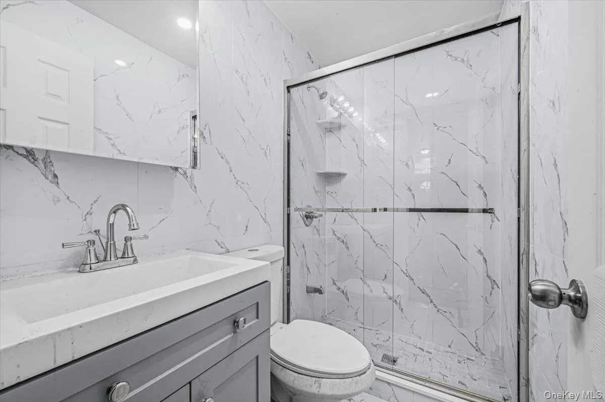 2050 Ryer Avenue, New York, NY, 4 Bedrooms Bedrooms, 7 Rooms Rooms,3 BathroomsBathrooms,Residential,For Rent,Ryer,0,1036237 2050 Ryer Avenue, New York, NY, 4 Bedrooms Bedrooms, 7 Rooms Rooms,3 BathroomsBathrooms,Residential,For Rent,Ryer,0,1036237