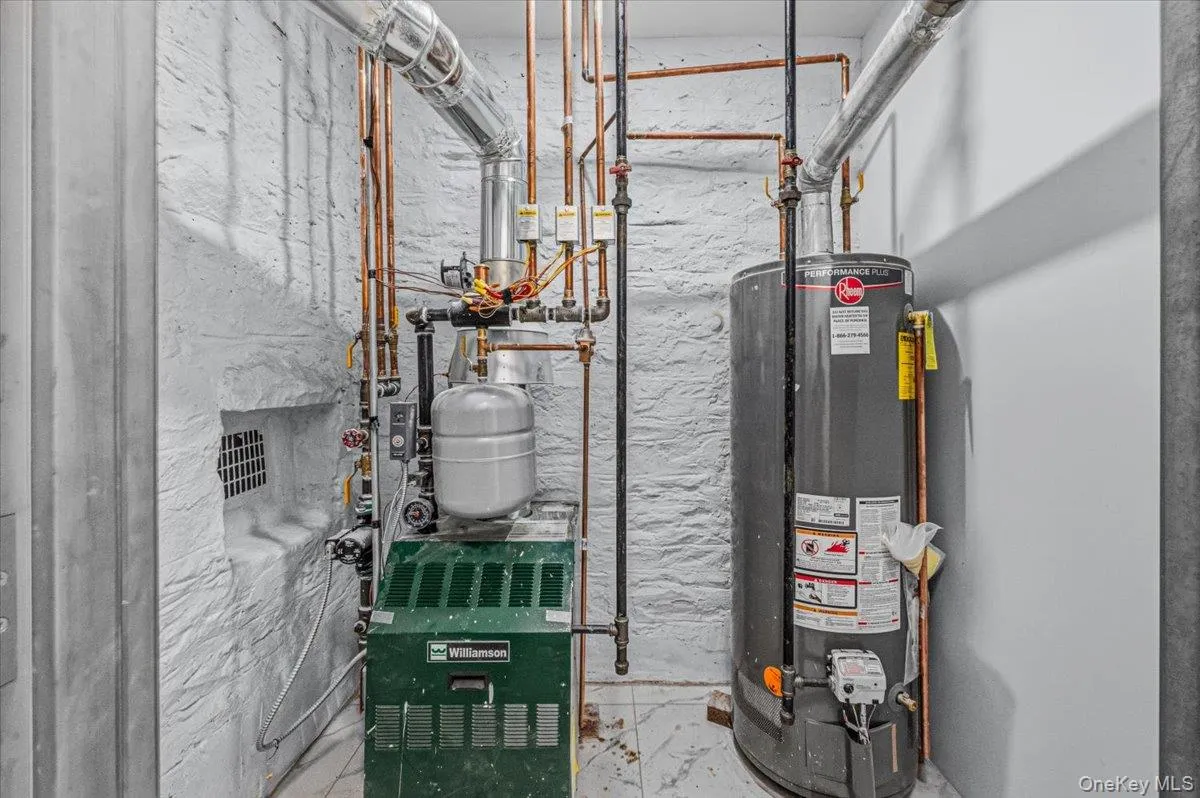 2050 Ryer Avenue, New York, NY, 4 Bedrooms Bedrooms, 7 Rooms Rooms,3 BathroomsBathrooms,Residential,For Rent,Ryer,0,1036237 2050 Ryer Avenue, New York, NY, 4 Bedrooms Bedrooms, 7 Rooms Rooms,3 BathroomsBathrooms,Residential,For Rent,Ryer,0,1036237