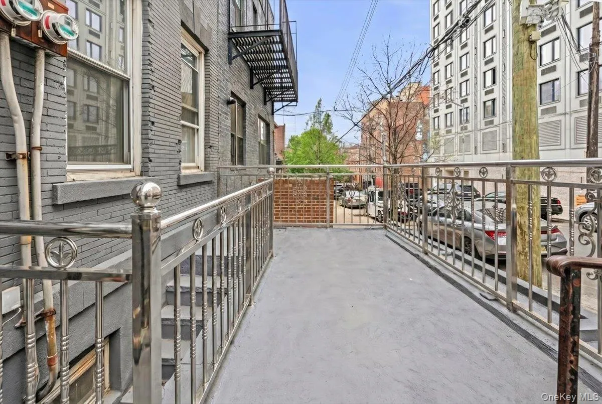2050 Ryer Avenue, New York, NY, 4 Bedrooms Bedrooms, 7 Rooms Rooms,3 BathroomsBathrooms,Residential,For Rent,Ryer,0,1036237 2050 Ryer Avenue, New York, NY, 4 Bedrooms Bedrooms, 7 Rooms Rooms,3 BathroomsBathrooms,Residential,For Rent,Ryer,0,1036237