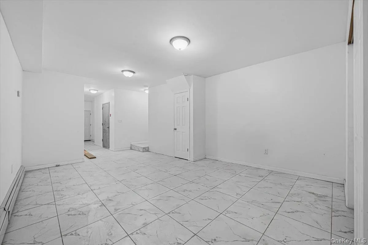2050 Ryer Avenue, New York, NY, 4 Bedrooms Bedrooms, 7 Rooms Rooms,3 BathroomsBathrooms,Residential,For Rent,Ryer,0,1036237 2050 Ryer Avenue, New York, NY, 4 Bedrooms Bedrooms, 7 Rooms Rooms,3 BathroomsBathrooms,Residential,For Rent,Ryer,0,1036237