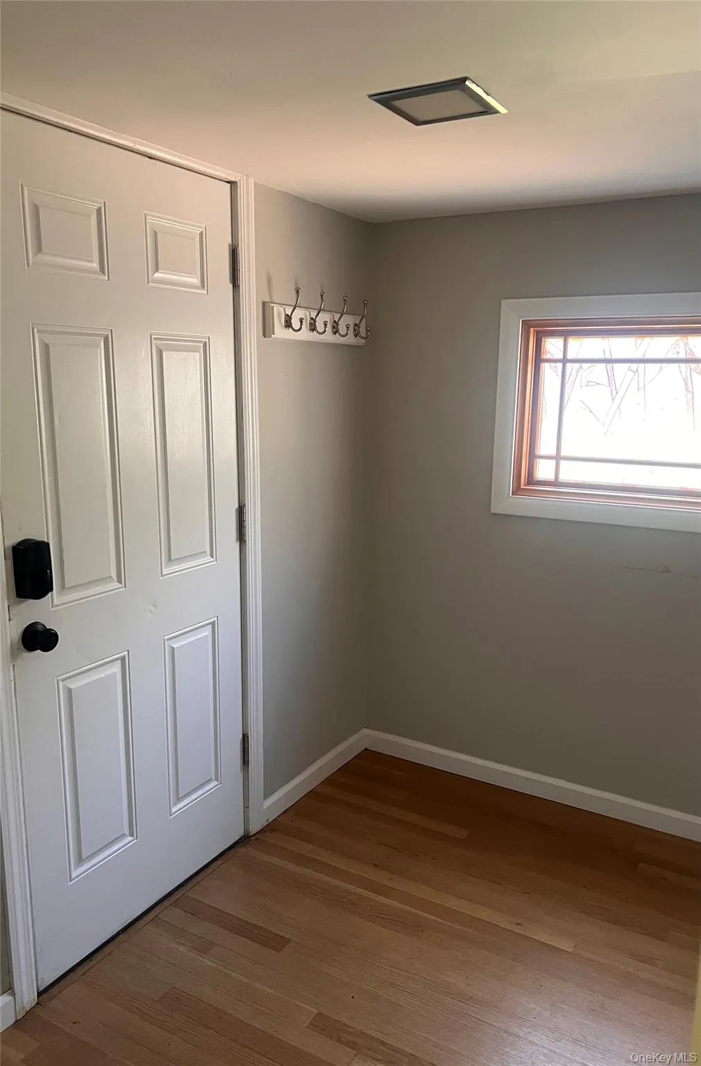 1375 Main Street, Riverhead, NY, 2 Bedrooms Bedrooms, 5 Rooms Rooms,1 BathroomBathrooms,Residential Lease,For Rent,Main,0,1036238 1375 Main Street, Riverhead, NY, 2 Bedrooms Bedrooms, 5 Rooms Rooms,1 BathroomBathrooms,Residential Lease,For Rent,Main,0,1036238