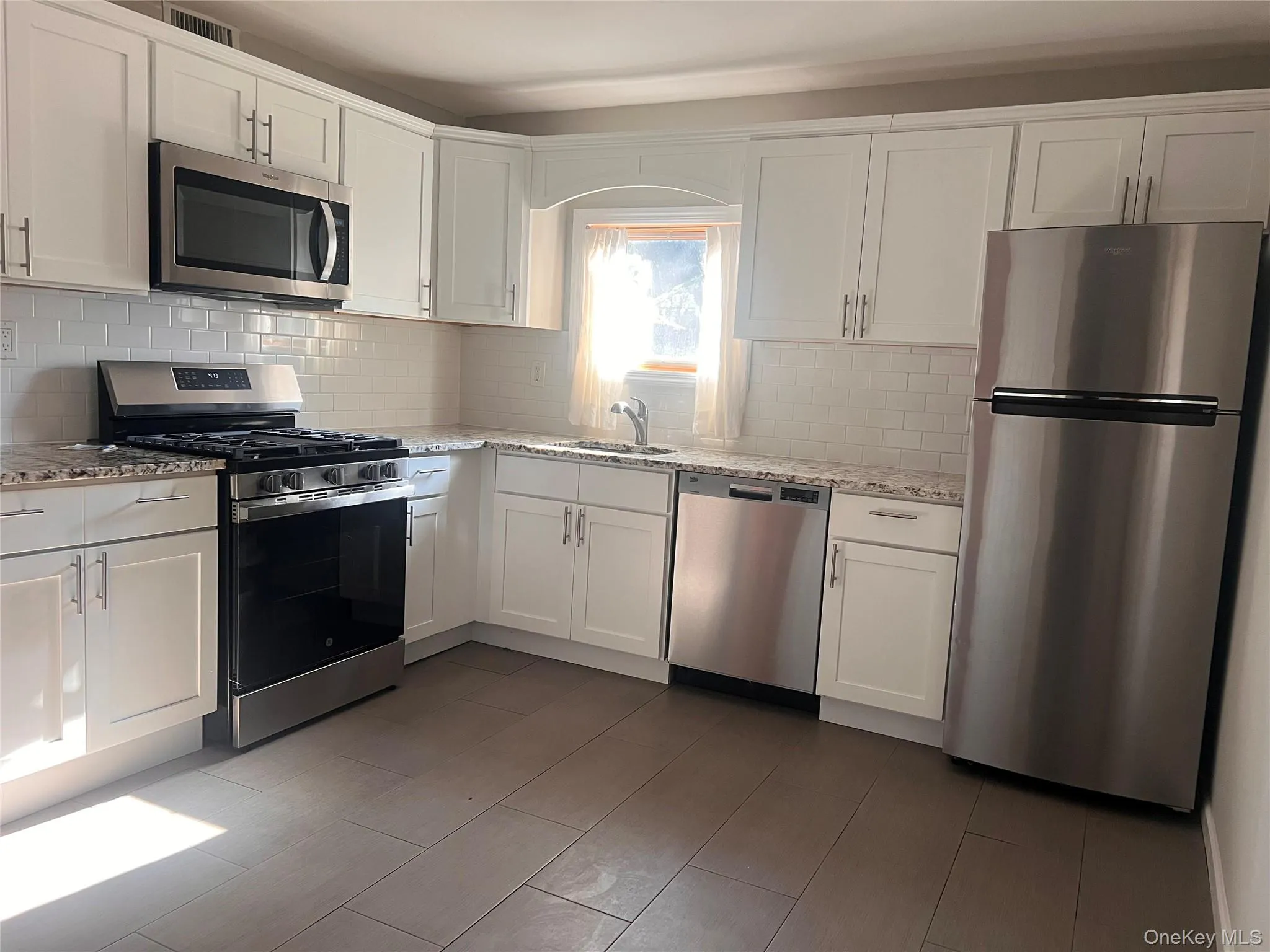 1375 Main Street, Riverhead, NY, 2 Bedrooms Bedrooms, 5 Rooms Rooms,1 BathroomBathrooms,Residential Lease,For Rent,Main,0,1036238 1375 Main Street, Riverhead, NY, 2 Bedrooms Bedrooms, 5 Rooms Rooms,1 BathroomBathrooms,Residential Lease,For Rent,Main,0,1036238