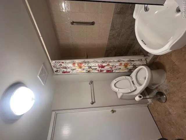 1375 Main Street, Riverhead, NY, 2 Bedrooms Bedrooms, 5 Rooms Rooms,2 BathroomsBathrooms,Residential Lease,For Rent,Main,0,1036238 1375 Main Street, Riverhead, NY, 2 Bedrooms Bedrooms, 5 Rooms Rooms,2 BathroomsBathrooms,Residential Lease,For Rent,Main,0,1036238