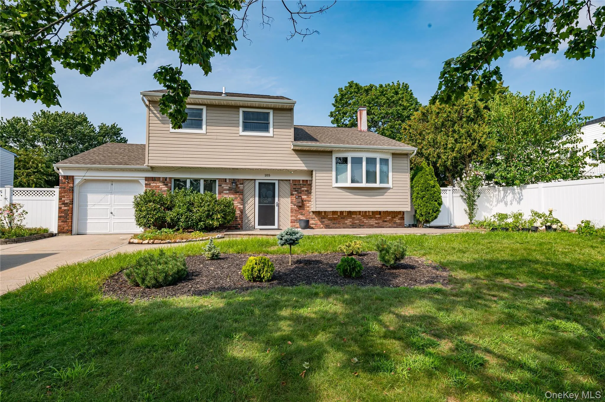 105 Rumford Road, Smithtown, NY, 4 Bedrooms Bedrooms, 8 Rooms Rooms,1 BathroomBathrooms,Residential,For Rent,Rumford,0,1036247 105 Rumford Road, Smithtown, NY, 4 Bedrooms Bedrooms, 8 Rooms Rooms,1 BathroomBathrooms,Residential,For Rent,Rumford,0,1036247