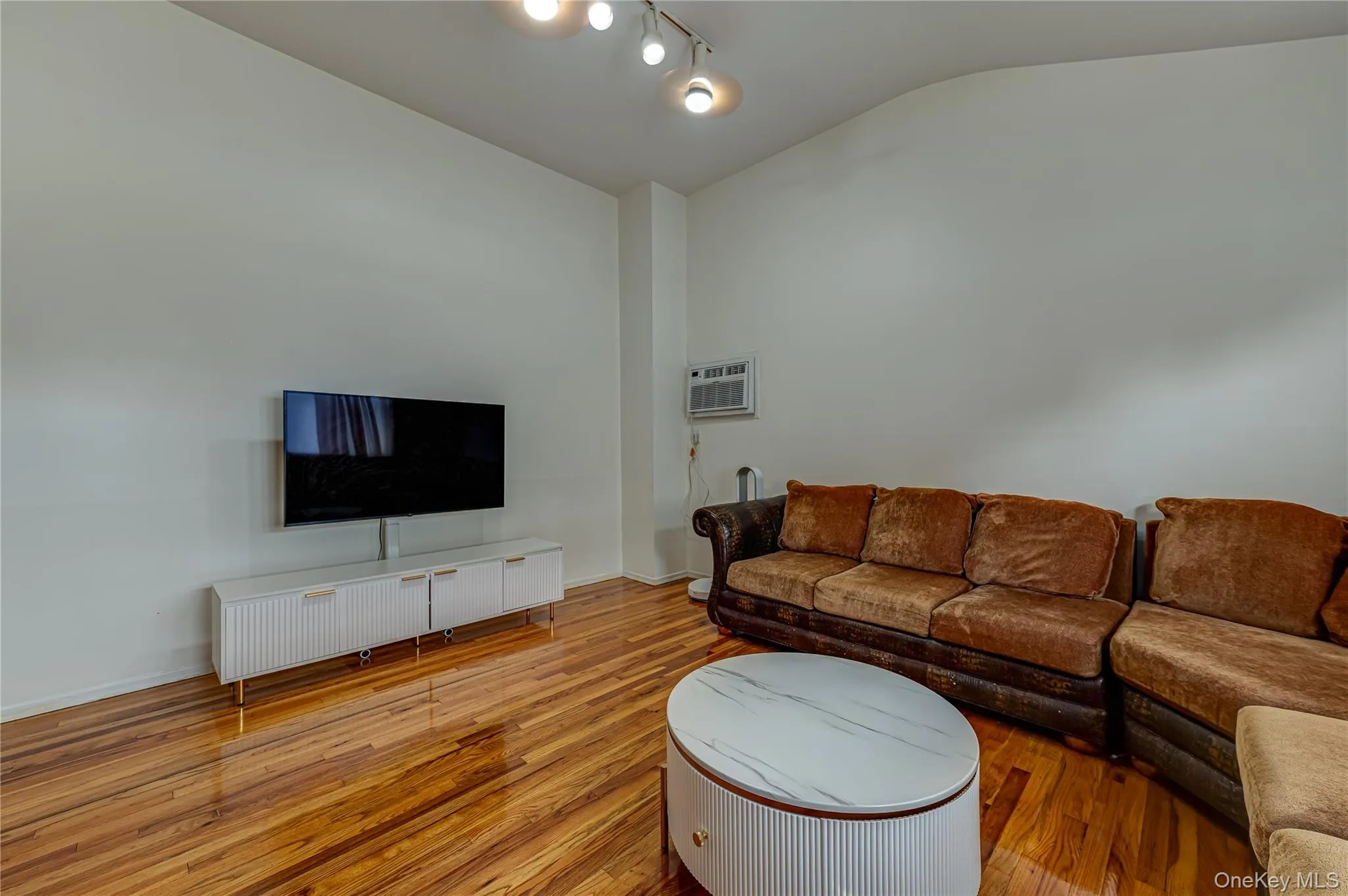 105 Rumford Road, Smithtown, NY, 4 Bedrooms Bedrooms, 8 Rooms Rooms,1 BathroomBathrooms,Residential,For Rent,Rumford,0,1036247 105 Rumford Road, Smithtown, NY, 4 Bedrooms Bedrooms, 8 Rooms Rooms,1 BathroomBathrooms,Residential,For Rent,Rumford,0,1036247