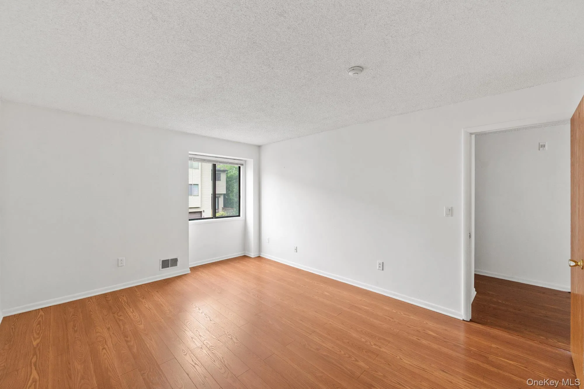 5 Kings Court, Clarkstown, NY, 1 Bedroom Bedrooms, 4 Rooms Rooms,1 BathroomBathrooms,Residential,For Rent,Kings,0,1036249 5 Kings Court, Clarkstown, NY, 1 Bedroom Bedrooms, 4 Rooms Rooms,1 BathroomBathrooms,Residential,For Rent,Kings,0,1036249