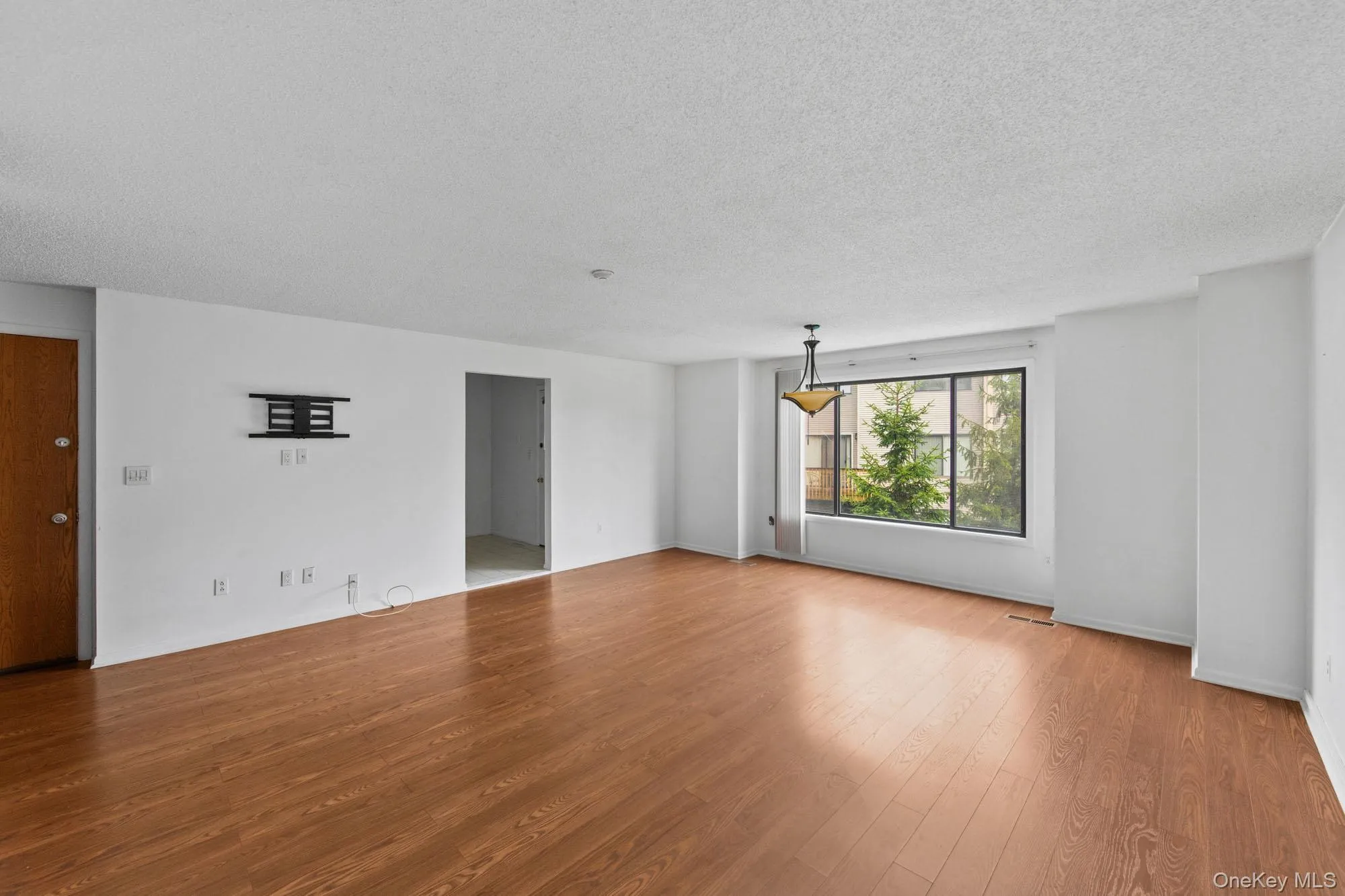 5 Kings Court, Clarkstown, NY, 1 Bedroom Bedrooms, 4 Rooms Rooms,1 BathroomBathrooms,Residential,For Rent,Kings,0,1036249 5 Kings Court, Clarkstown, NY, 1 Bedroom Bedrooms, 4 Rooms Rooms,1 BathroomBathrooms,Residential,For Rent,Kings,0,1036249