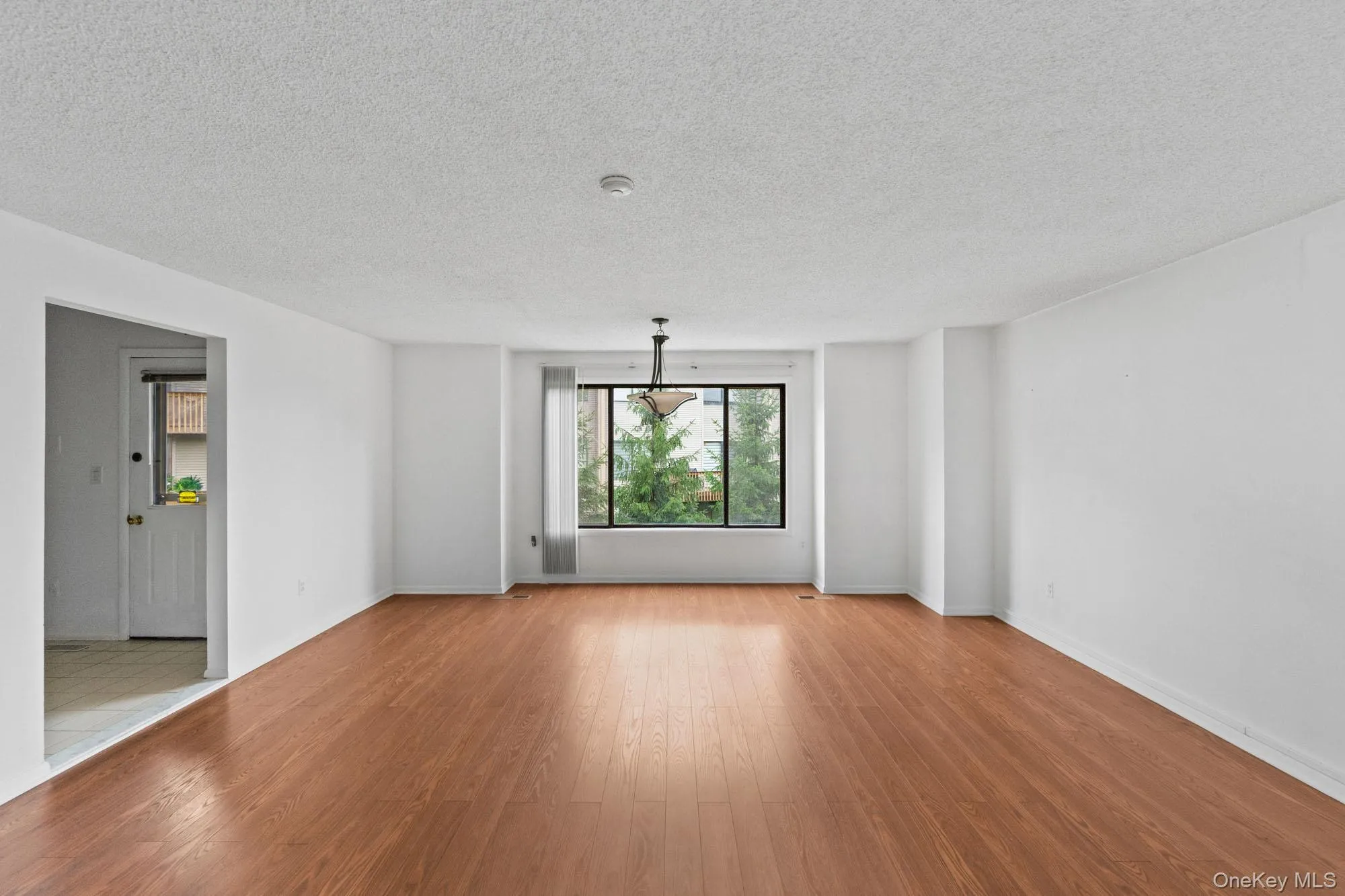 5 Kings Court, Clarkstown, NY, 1 Bedroom Bedrooms, 4 Rooms Rooms,1 BathroomBathrooms,Residential,For Rent,Kings,0,1036249 5 Kings Court, Clarkstown, NY, 1 Bedroom Bedrooms, 4 Rooms Rooms,1 BathroomBathrooms,Residential,For Rent,Kings,0,1036249