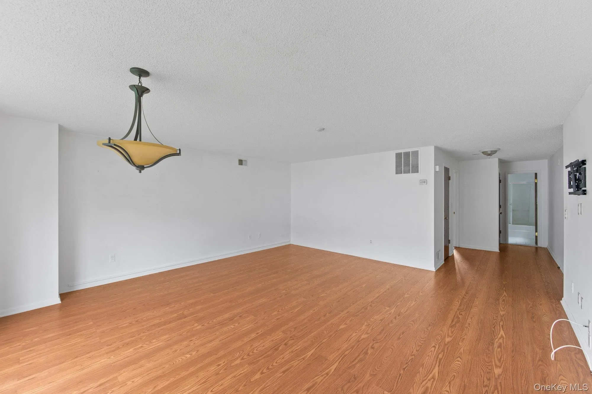 5 Kings Court, Clarkstown, NY, 1 Bedroom Bedrooms, 4 Rooms Rooms,1 BathroomBathrooms,Residential,For Rent,Kings,0,1036249 5 Kings Court, Clarkstown, NY, 1 Bedroom Bedrooms, 4 Rooms Rooms,1 BathroomBathrooms,Residential,For Rent,Kings,0,1036249