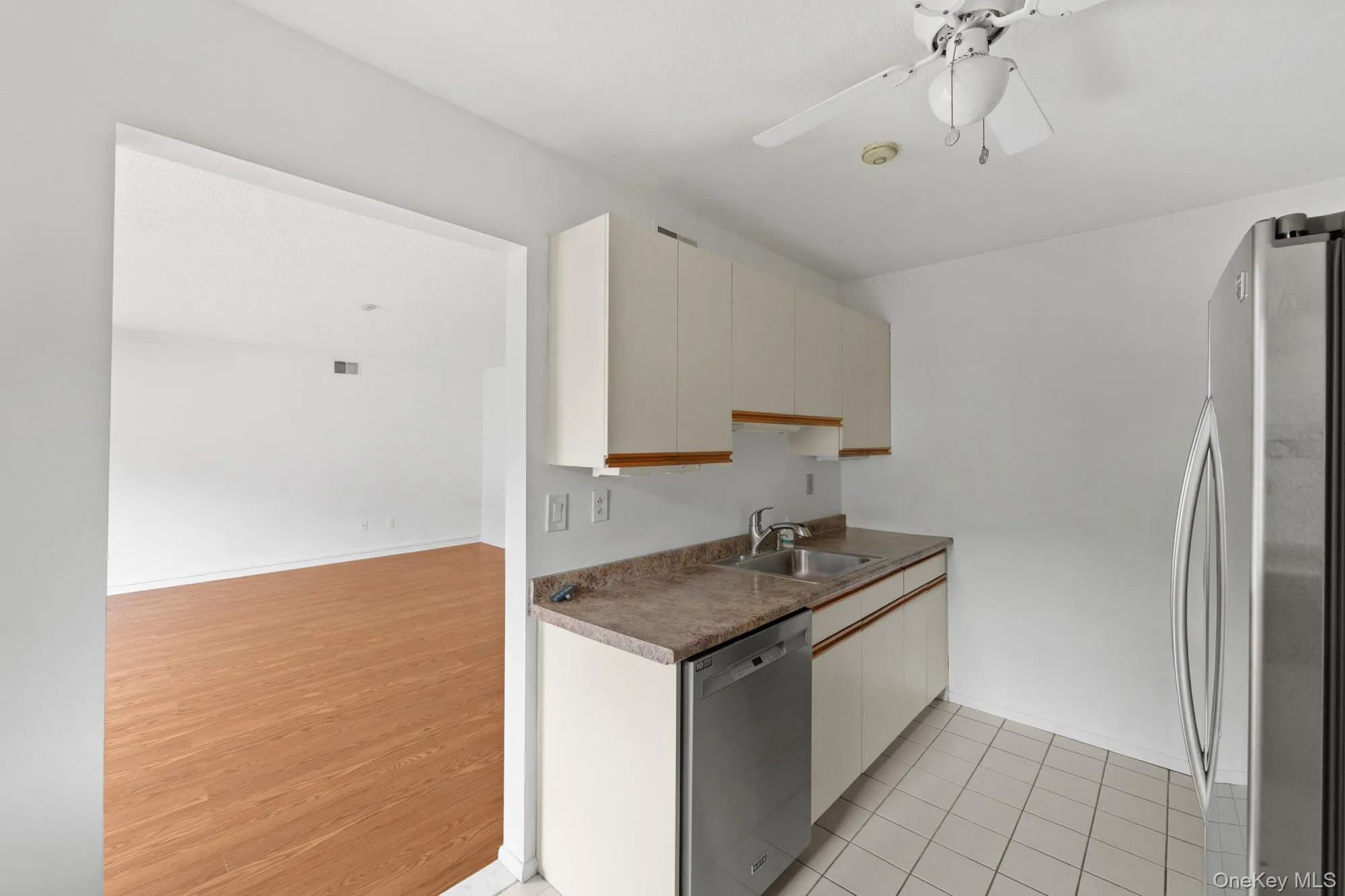 5 Kings Court, Clarkstown, NY, 1 Bedroom Bedrooms, 4 Rooms Rooms,1 BathroomBathrooms,Residential,For Rent,Kings,0,1036249 5 Kings Court, Clarkstown, NY, 1 Bedroom Bedrooms, 4 Rooms Rooms,1 BathroomBathrooms,Residential,For Rent,Kings,0,1036249