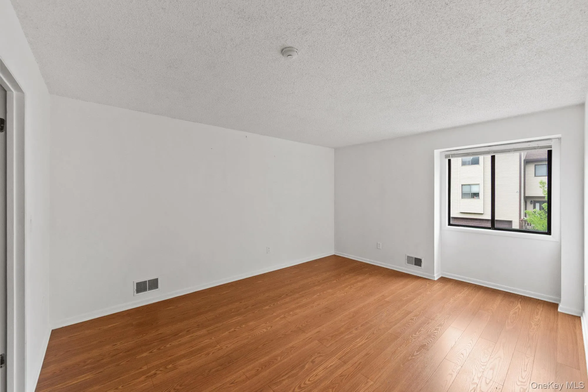 5 Kings Court, Clarkstown, NY, 1 Bedroom Bedrooms, 4 Rooms Rooms,1 BathroomBathrooms,Residential,For Rent,Kings,0,1036249 5 Kings Court, Clarkstown, NY, 1 Bedroom Bedrooms, 4 Rooms Rooms,1 BathroomBathrooms,Residential,For Rent,Kings,0,1036249