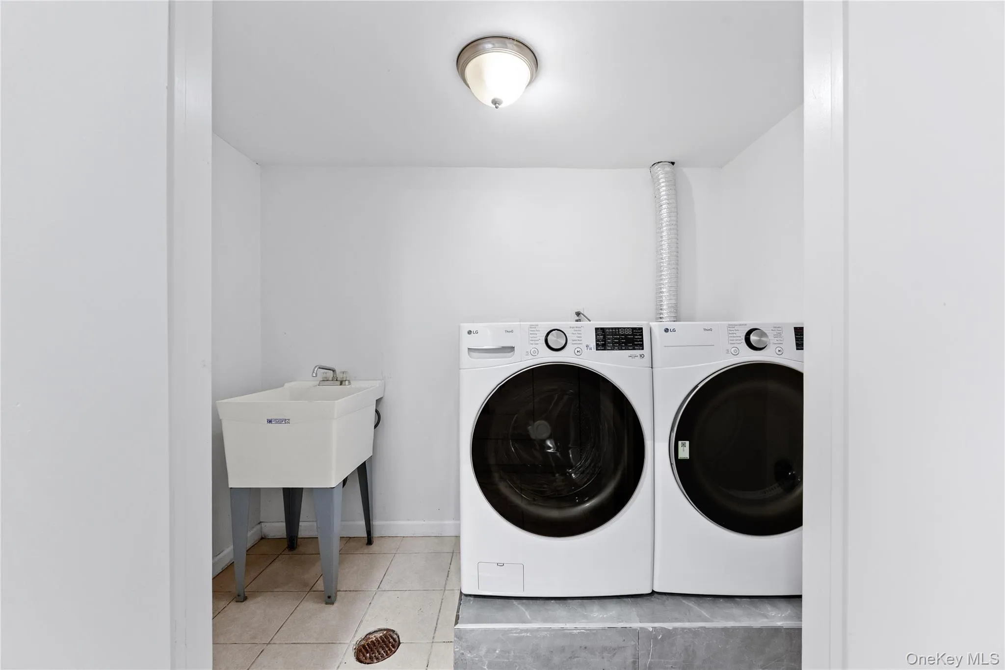 164-31 Underhill Avenue, New York, NY, 4 Bedrooms Bedrooms, 10 Rooms Rooms,3 BathroomsBathrooms,Residential Lease,For Rent,Underhill,0,1036250 164-31 Underhill Avenue, New York, NY, 4 Bedrooms Bedrooms, 10 Rooms Rooms,3 BathroomsBathrooms,Residential Lease,For Rent,Underhill,0,1036250