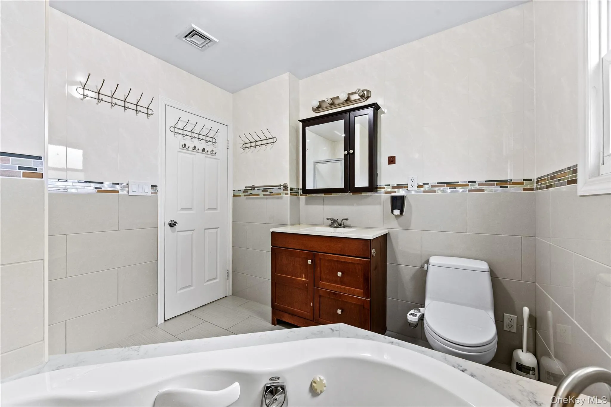 164-31 Underhill Avenue, New York, NY, 4 Bedrooms Bedrooms, 10 Rooms Rooms,3 BathroomsBathrooms,Residential Lease,For Rent,Underhill,0,1036250 164-31 Underhill Avenue, New York, NY, 4 Bedrooms Bedrooms, 10 Rooms Rooms,3 BathroomsBathrooms,Residential Lease,For Rent,Underhill,0,1036250