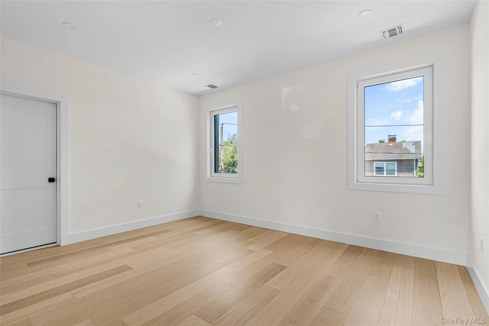 60 Periwinkle Road, Hempstead, NY, 5 Bedrooms Bedrooms, 12 Rooms Rooms,3 BathroomsBathrooms,Residential,For Rent,Periwinkle,0,1036257 60 Periwinkle Road, Hempstead, NY, 5 Bedrooms Bedrooms, 12 Rooms Rooms,3 BathroomsBathrooms,Residential,For Rent,Periwinkle,0,1036257