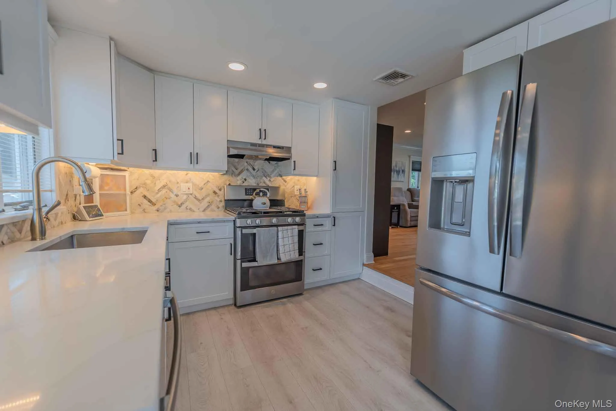 484 Washington Avenue, Babylon, NY, 4 Bedrooms Bedrooms, 12 Rooms Rooms,2 BathroomsBathrooms,Residential,For Rent,Washington,0,1036260 484 Washington Avenue, Babylon, NY, 4 Bedrooms Bedrooms, 12 Rooms Rooms,2 BathroomsBathrooms,Residential,For Rent,Washington,0,1036260
