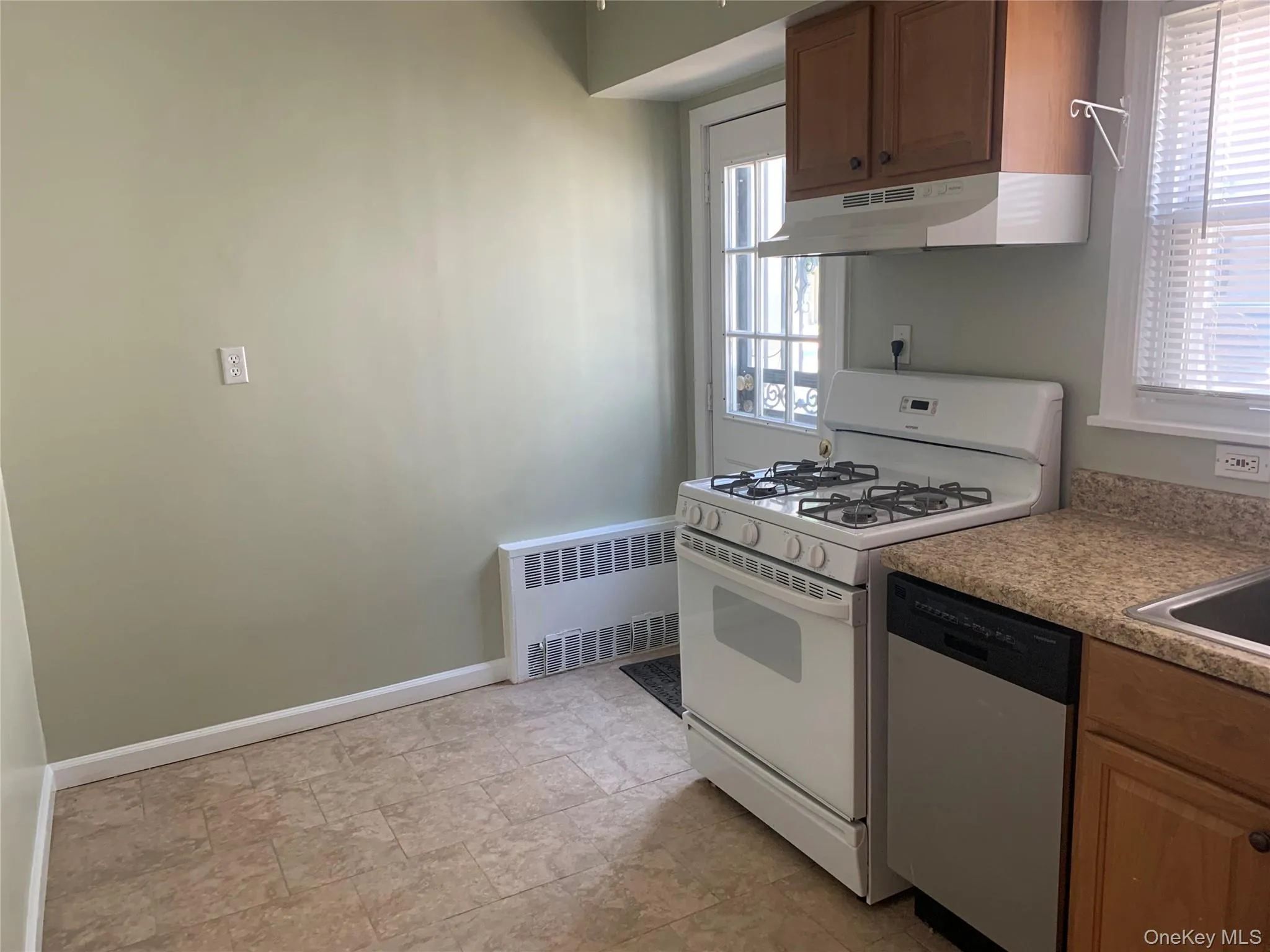 431 Chester Street, Long Beach, NY, 2 Bedrooms Bedrooms, 4 Rooms Rooms,1 BathroomBathrooms,Residential Lease,For Rent,Chester,0,1036262 431 Chester Street, Long Beach, NY, 2 Bedrooms Bedrooms, 4 Rooms Rooms,1 BathroomBathrooms,Residential Lease,For Rent,Chester,0,1036262