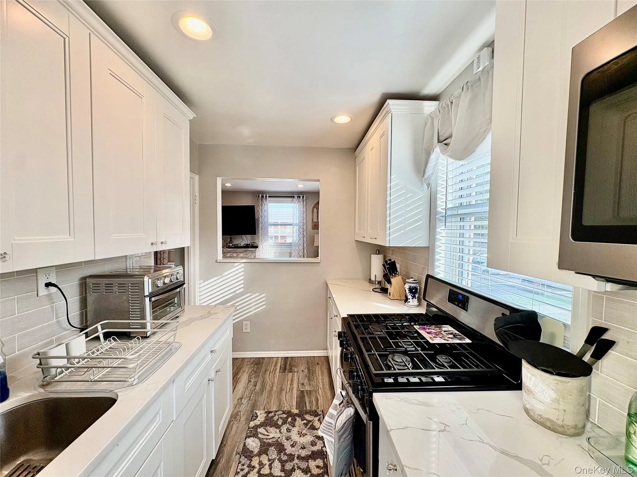260-08 74th Avenue, New York, NY, 1 Bedroom Bedrooms, 3 Rooms Rooms,1 BathroomBathrooms,Residential Lease,For Rent,74th,0,1036275 260-08 74th Avenue, New York, NY, 1 Bedroom Bedrooms, 3 Rooms Rooms,1 BathroomBathrooms,Residential Lease,For Rent,74th,0,1036275