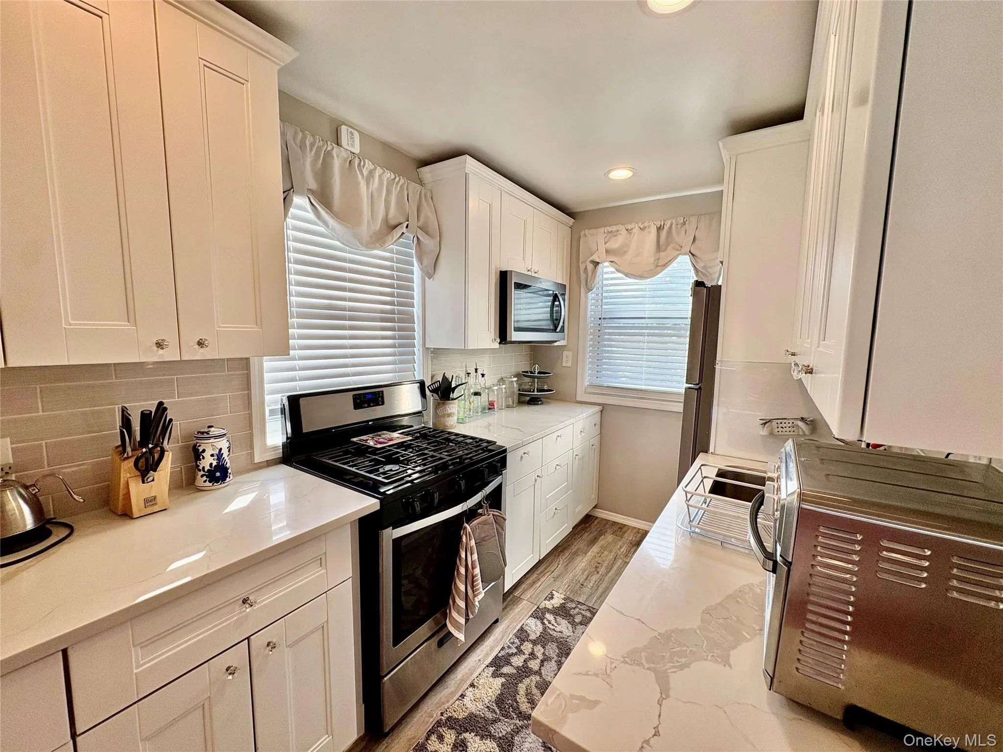 260-08 74th Avenue, New York, NY, 1 Bedroom Bedrooms, 3 Rooms Rooms,1 BathroomBathrooms,Residential Lease,For Rent,74th,0,1036275 260-08 74th Avenue, New York, NY, 1 Bedroom Bedrooms, 3 Rooms Rooms,1 BathroomBathrooms,Residential Lease,For Rent,74th,0,1036275